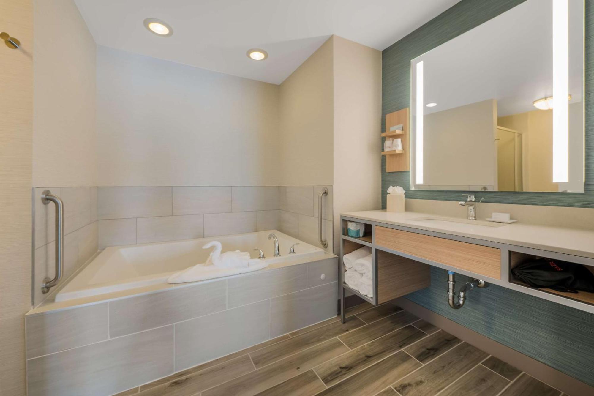 Queen Room with Two Queen Beds - Mobility Access