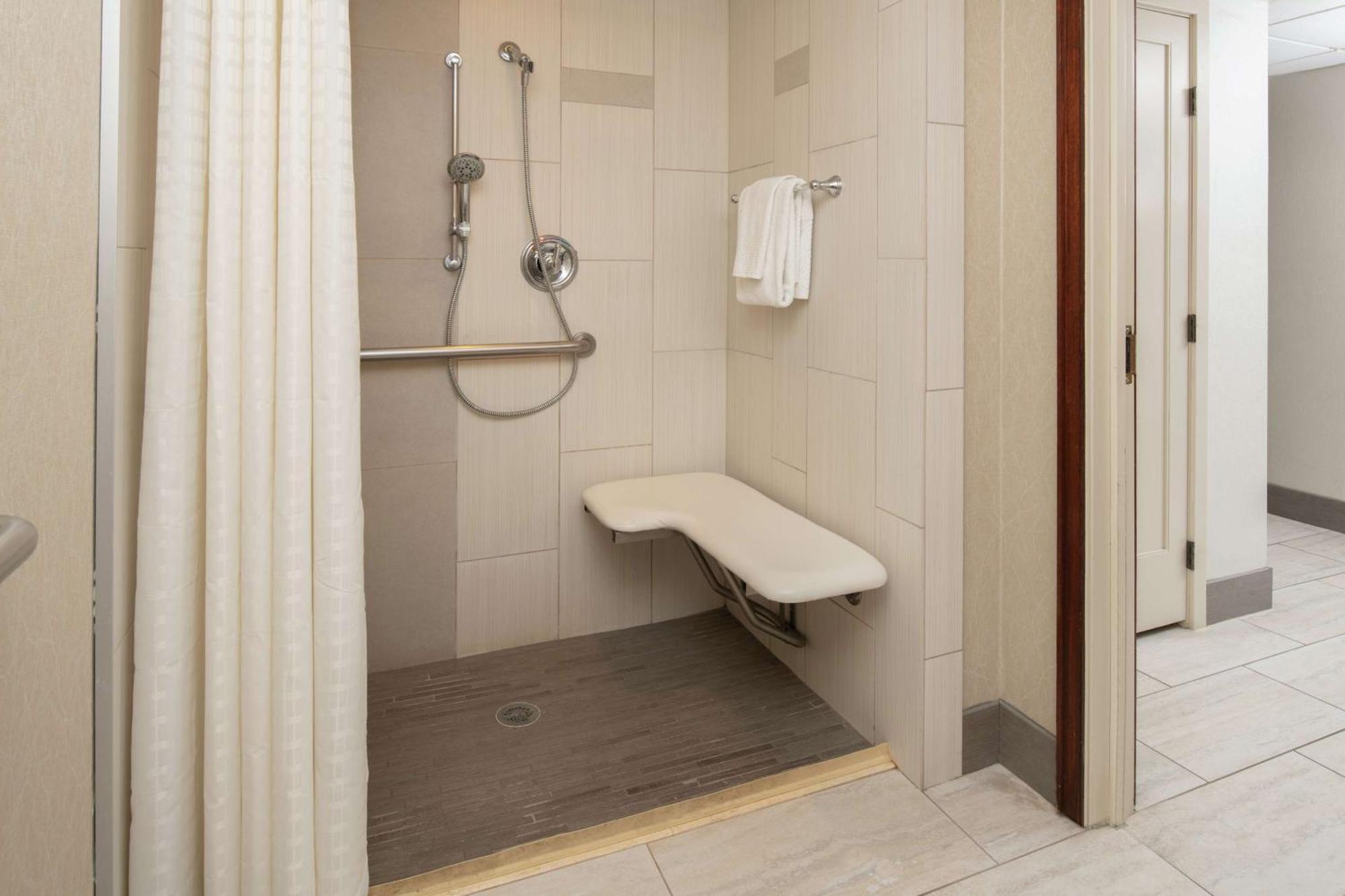 King Room with Roll-In Shower - Mobility/Hearing Accessible,1552165123:JPEG