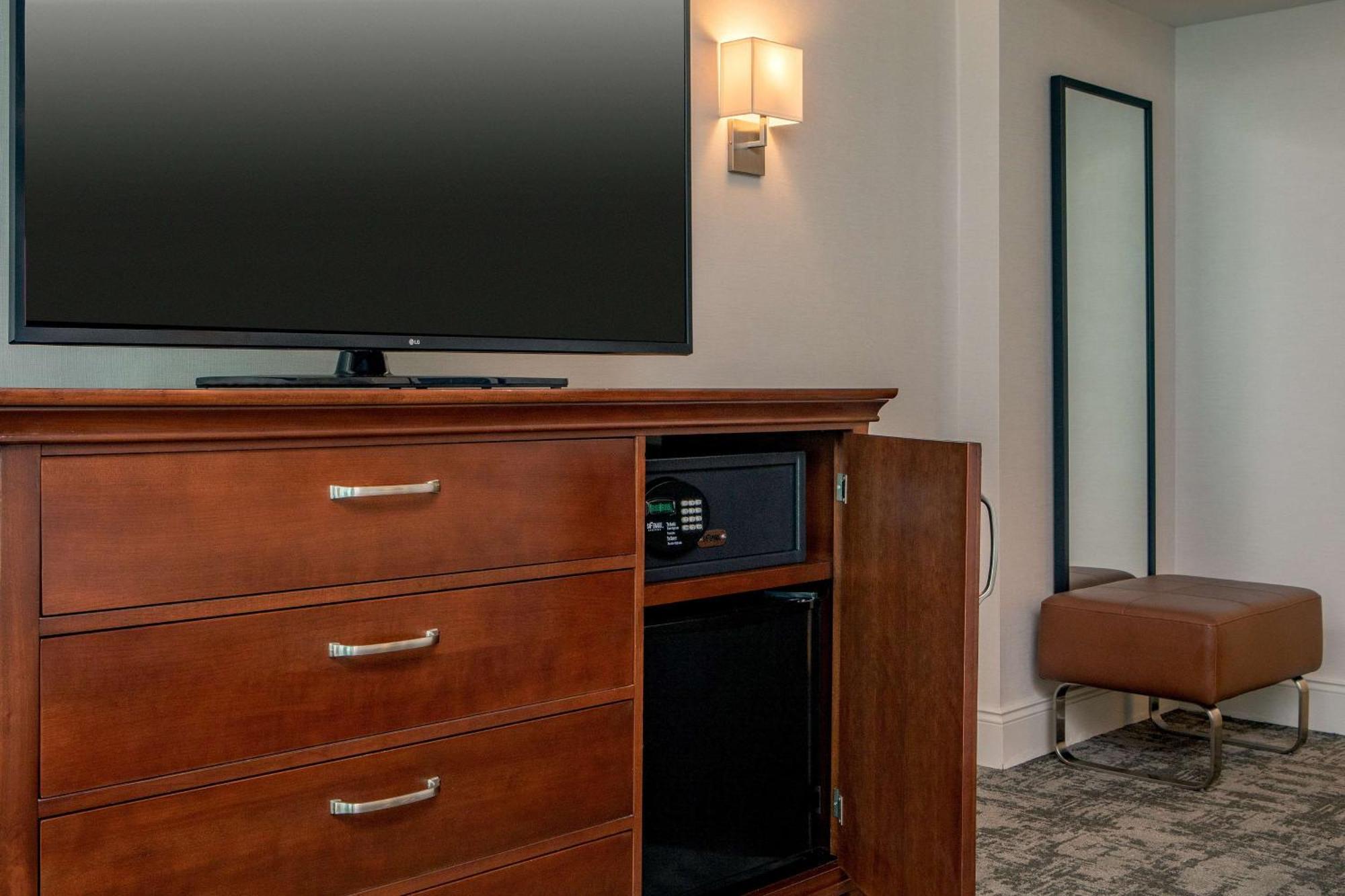 Junior King Suite with Seating Area,1706514838:JPEG