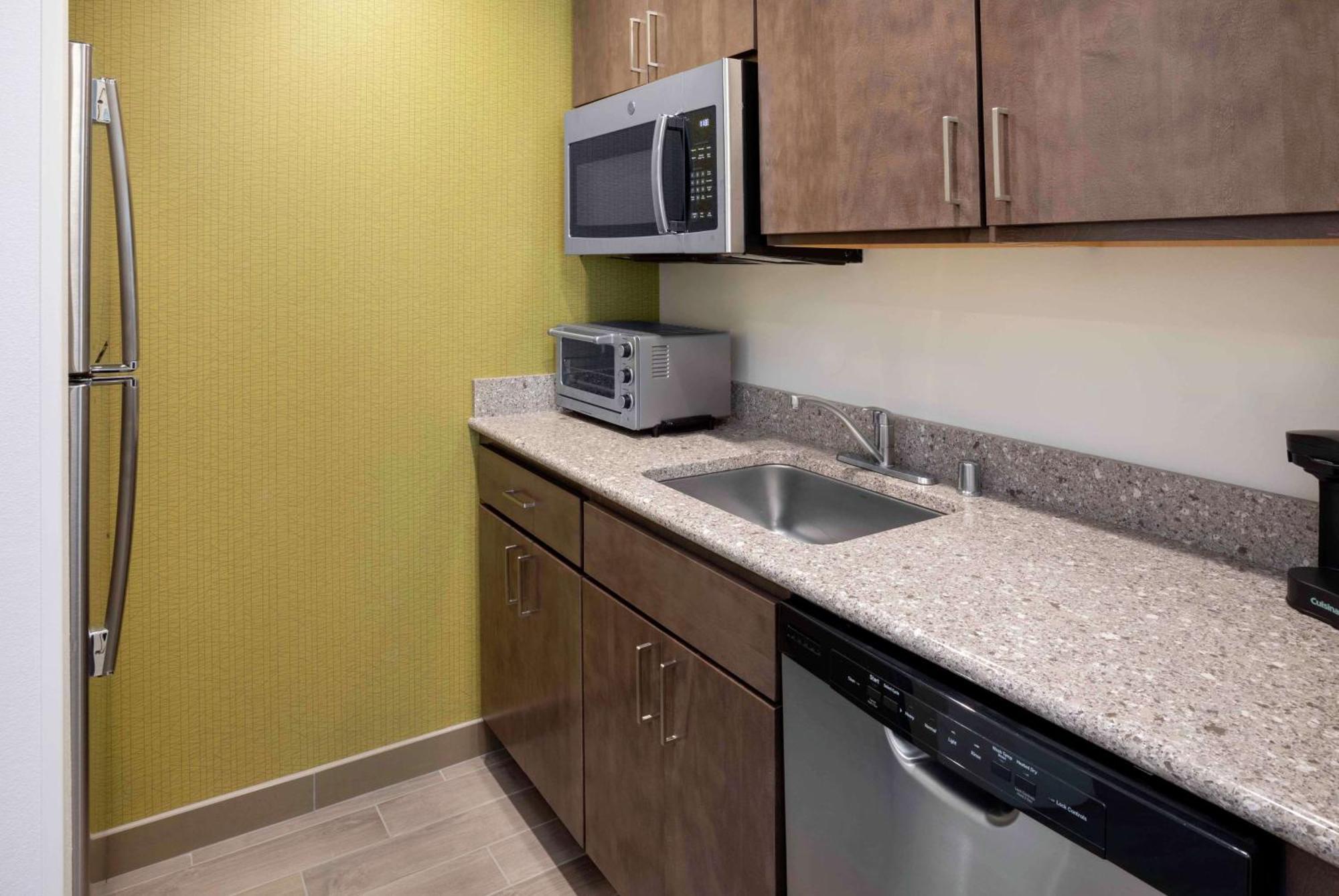 One-Bedroom King Suite - Non-Smoking