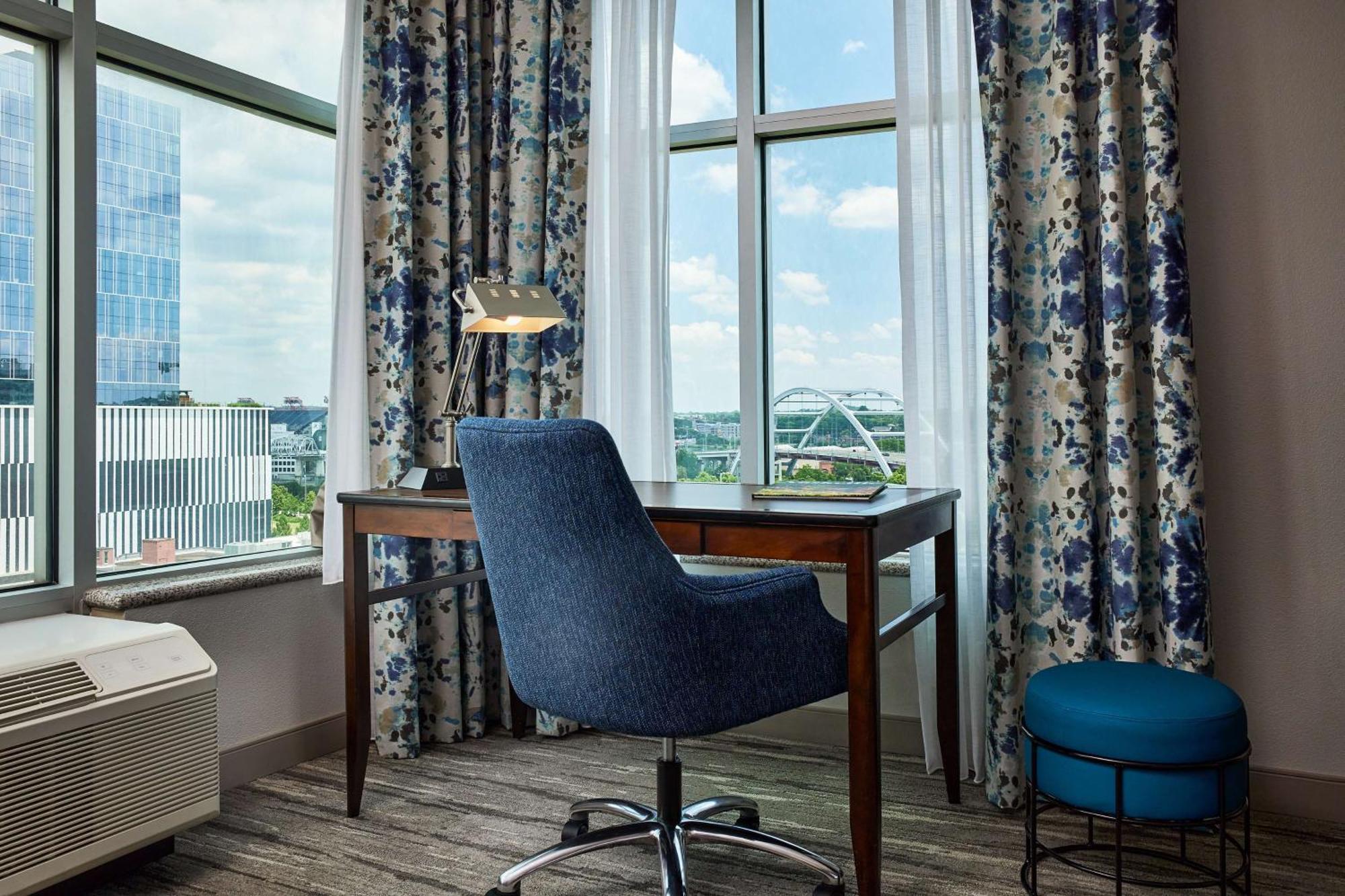 Corner King Room View