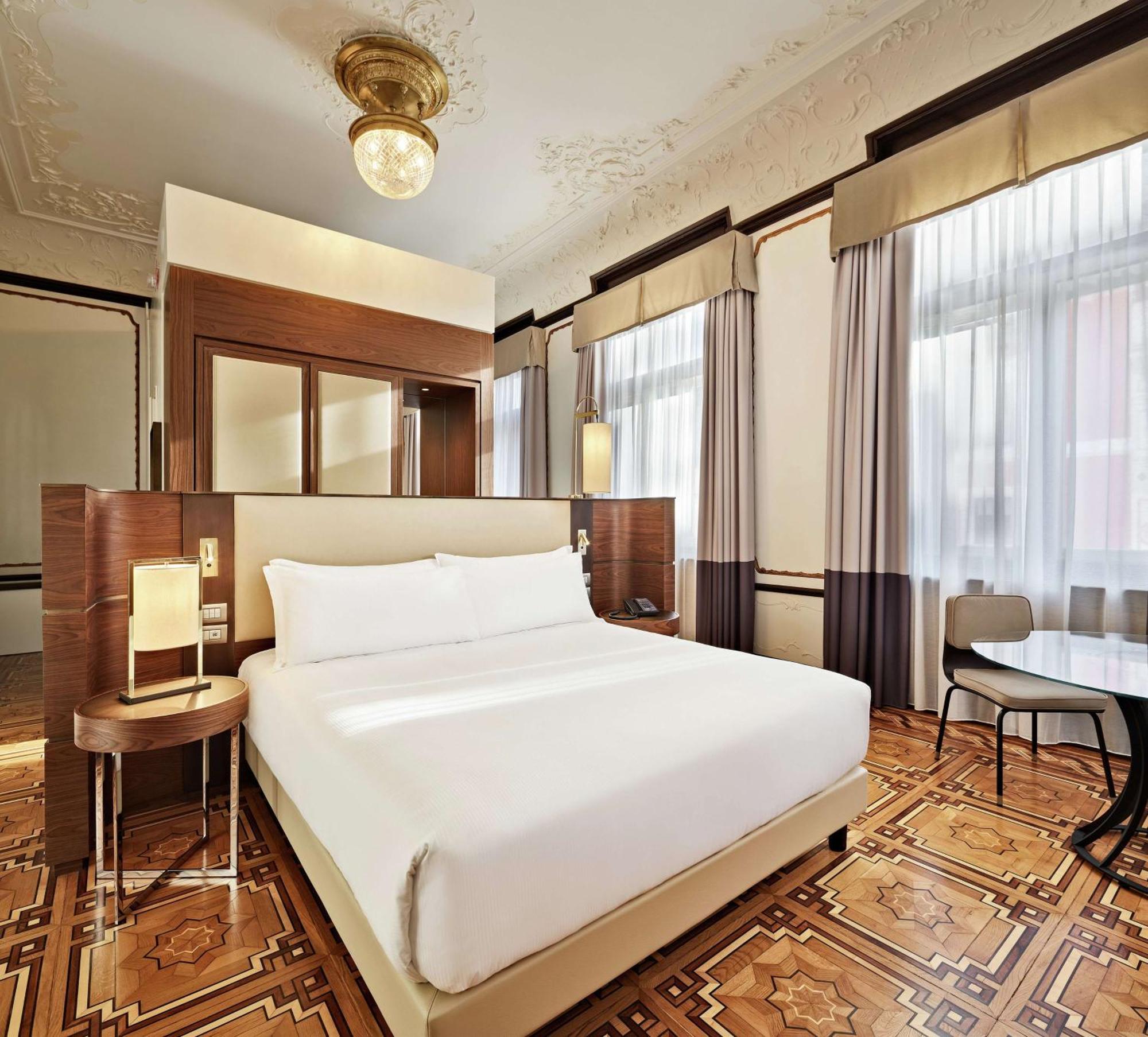 Historical Deluxe King Room,1552467202:JPEG