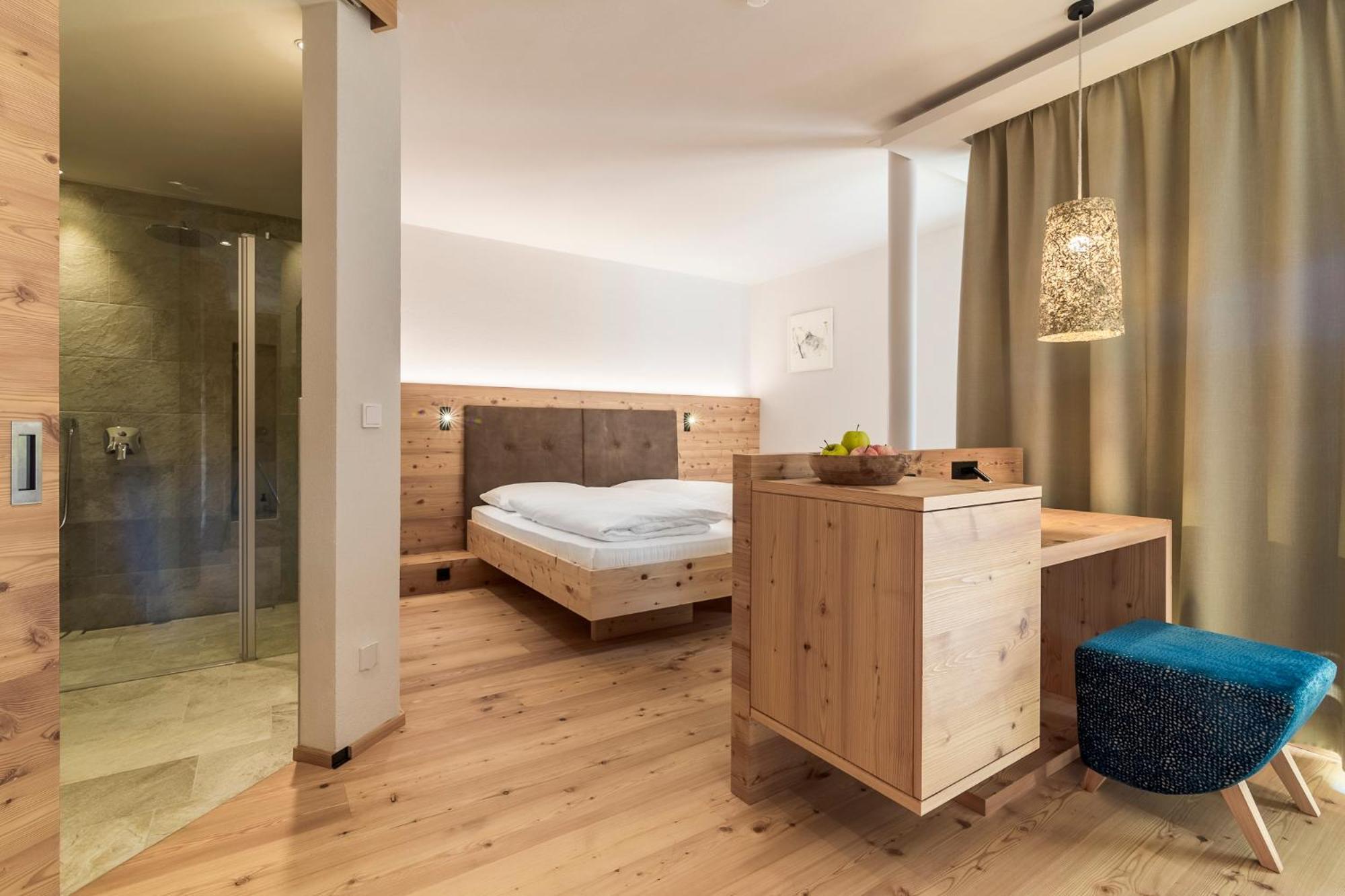 Deluxe Double Room with Balcony,1187280439:JPEG