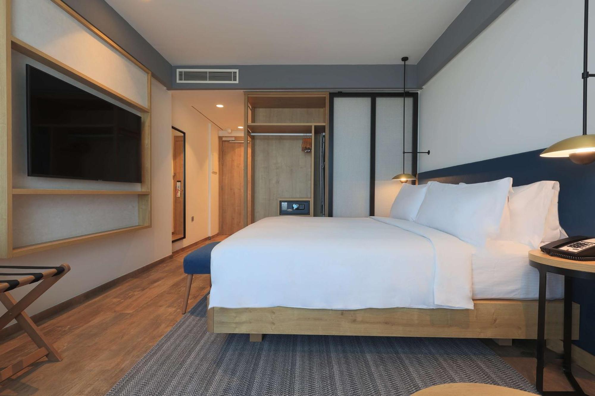 Zimmer mit Kingsize-Bett