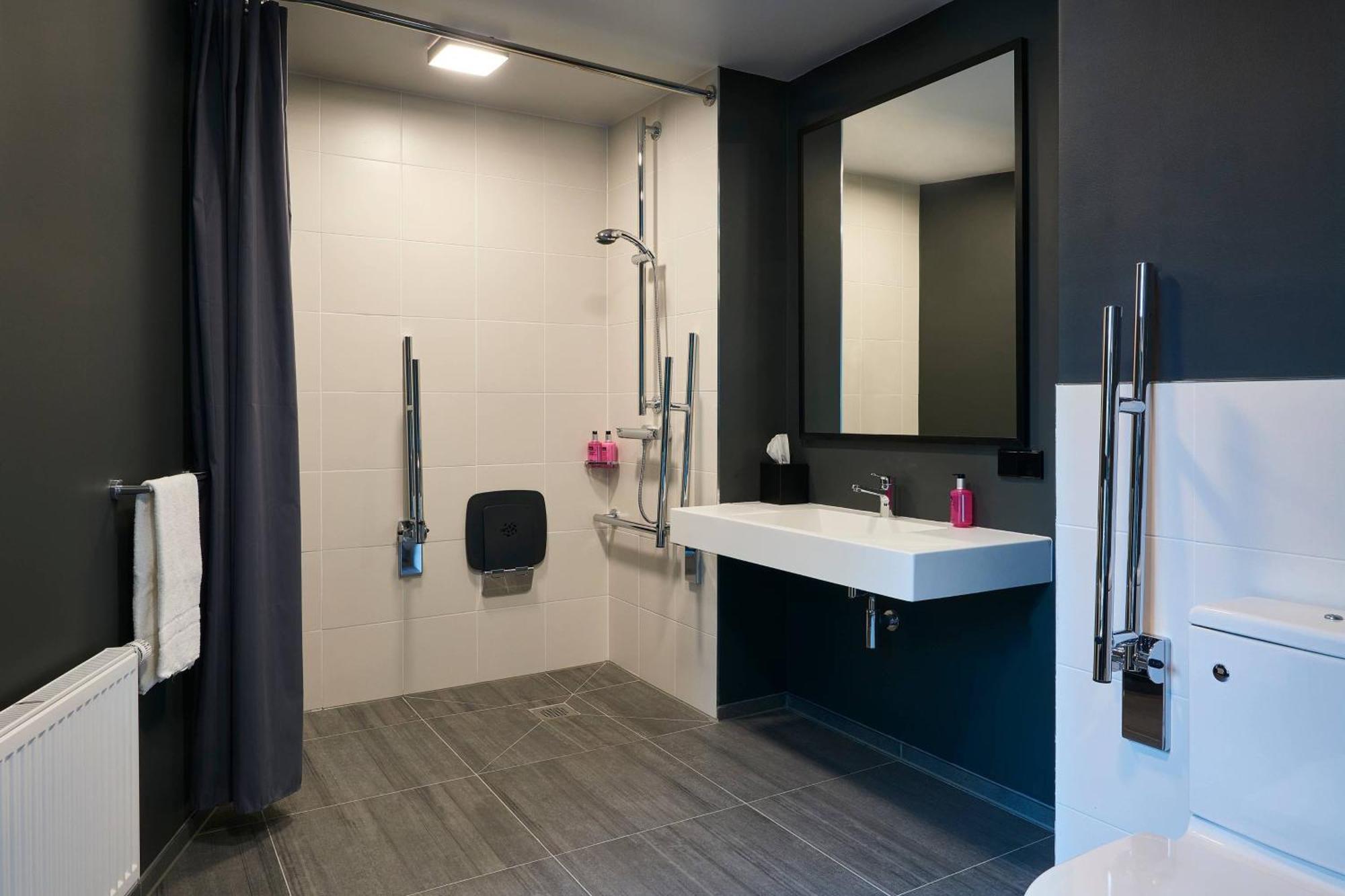 Moxyfied Familiekamer met Queensize Bed en Slaapbank