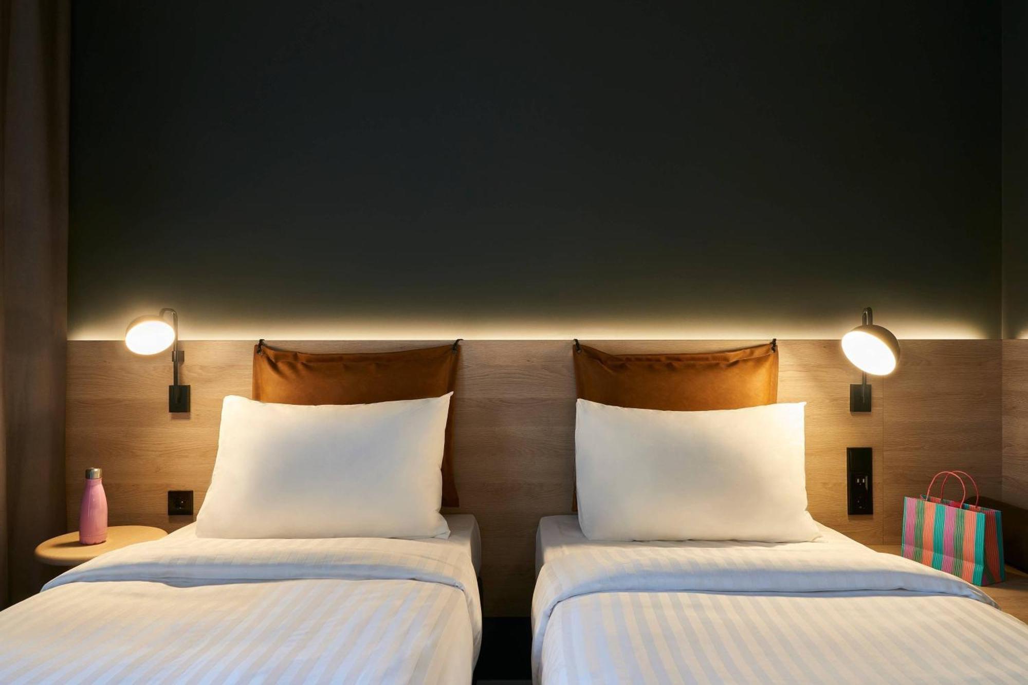 Moxy Twin Sleeper, Guest room, 2 Twin/Single Bed(s),1552789309:JPEG