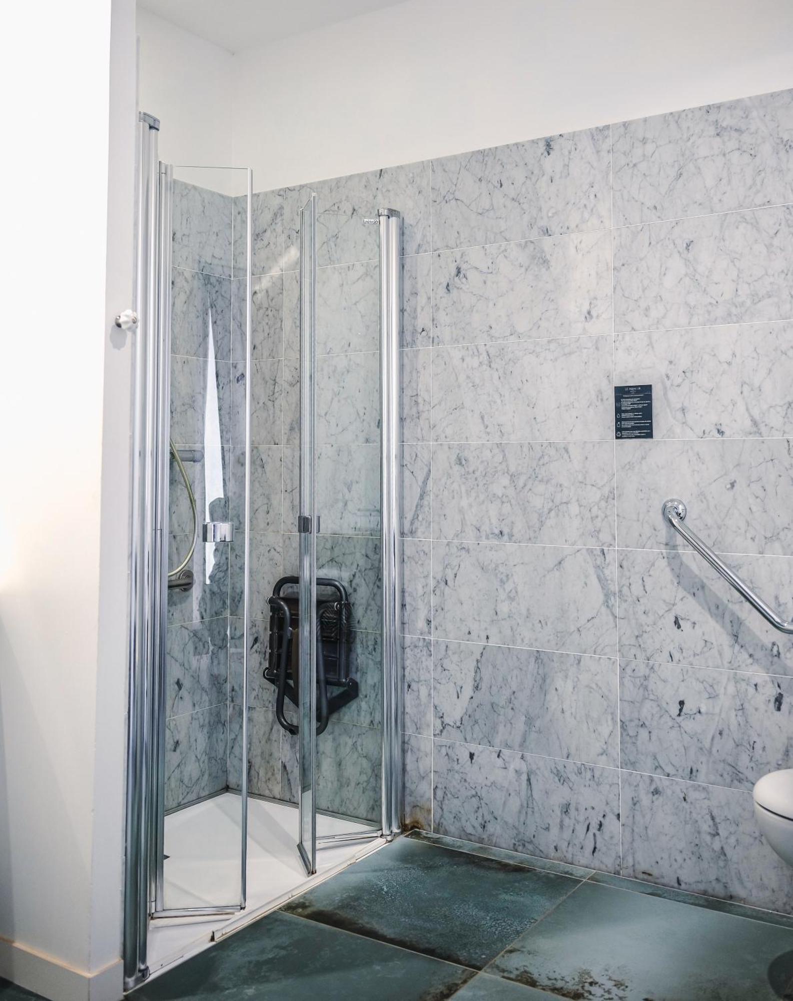 Chambre Double Standard - Accessible aux Personnes à Mobilité Réduite