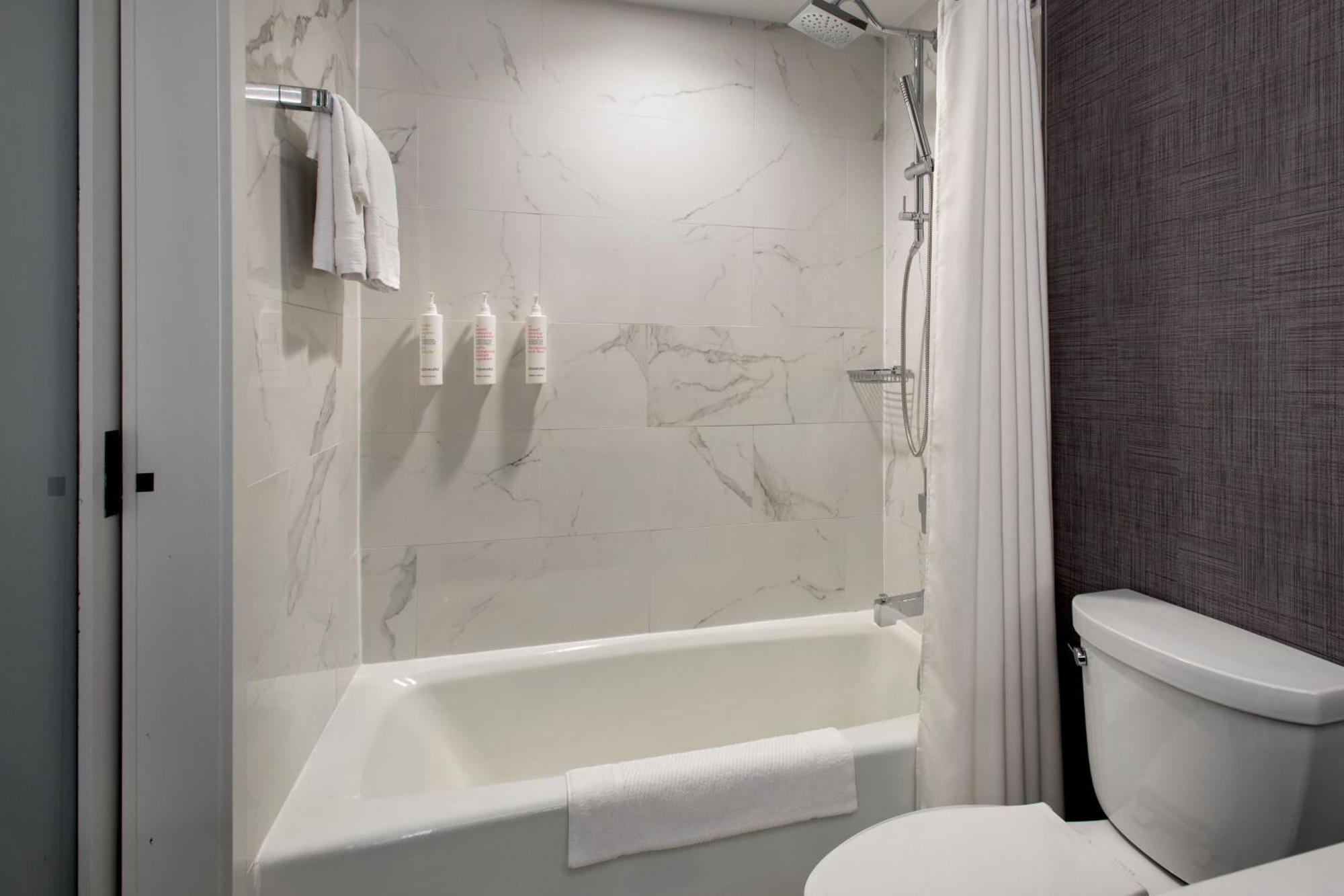 King Room,1554712459:JPEG