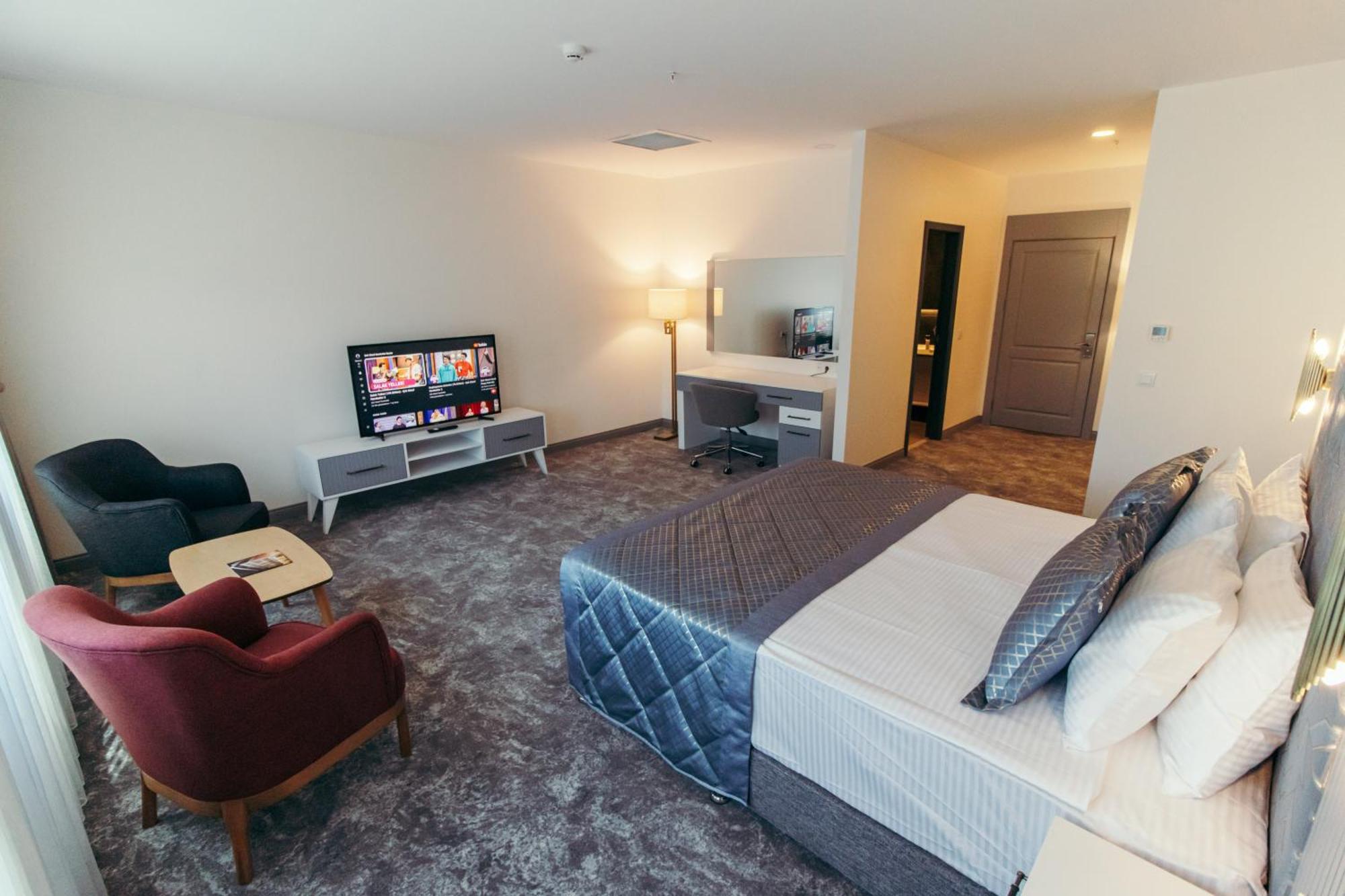 Suite with City View