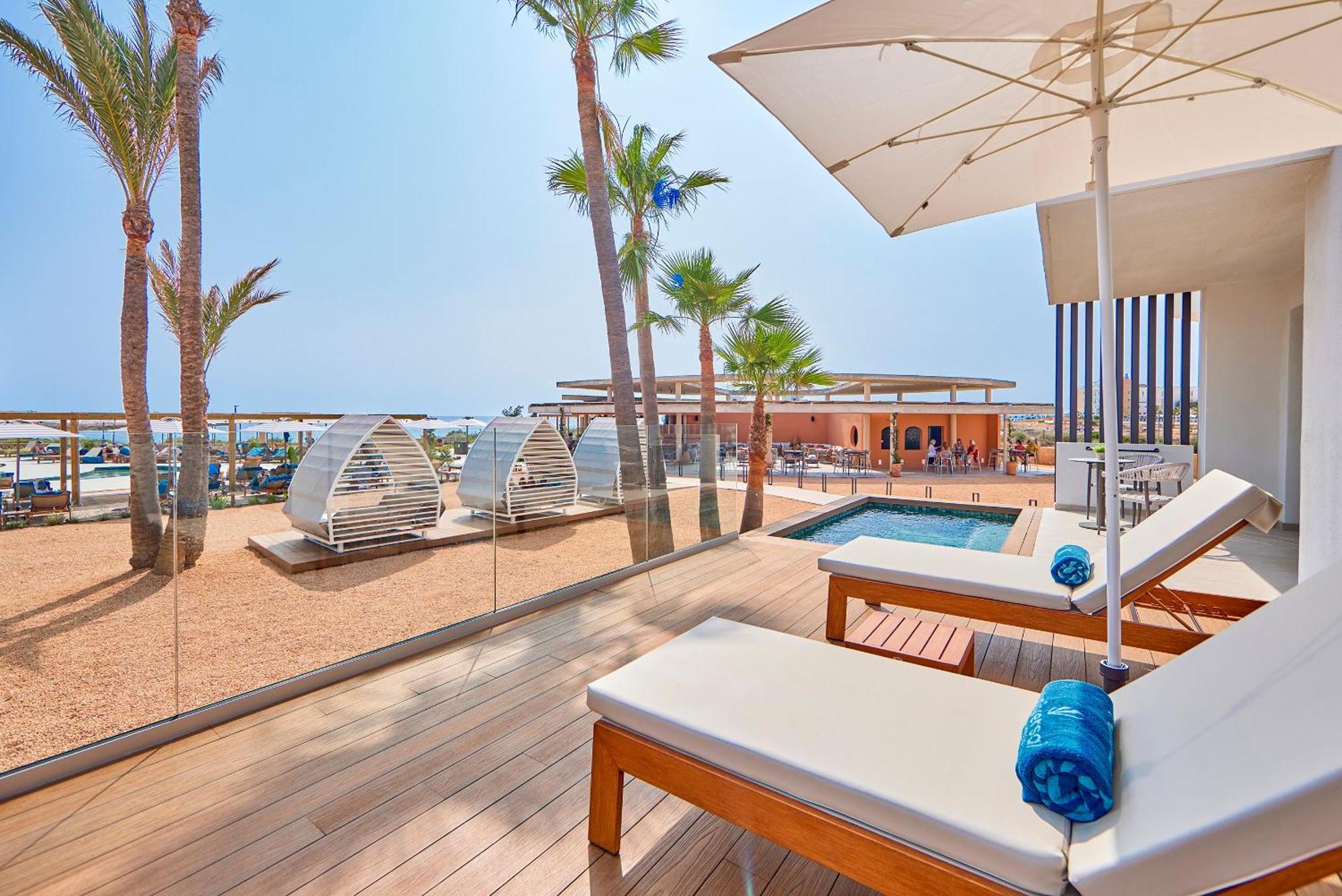 Suite con piscina privada y vistas al mar