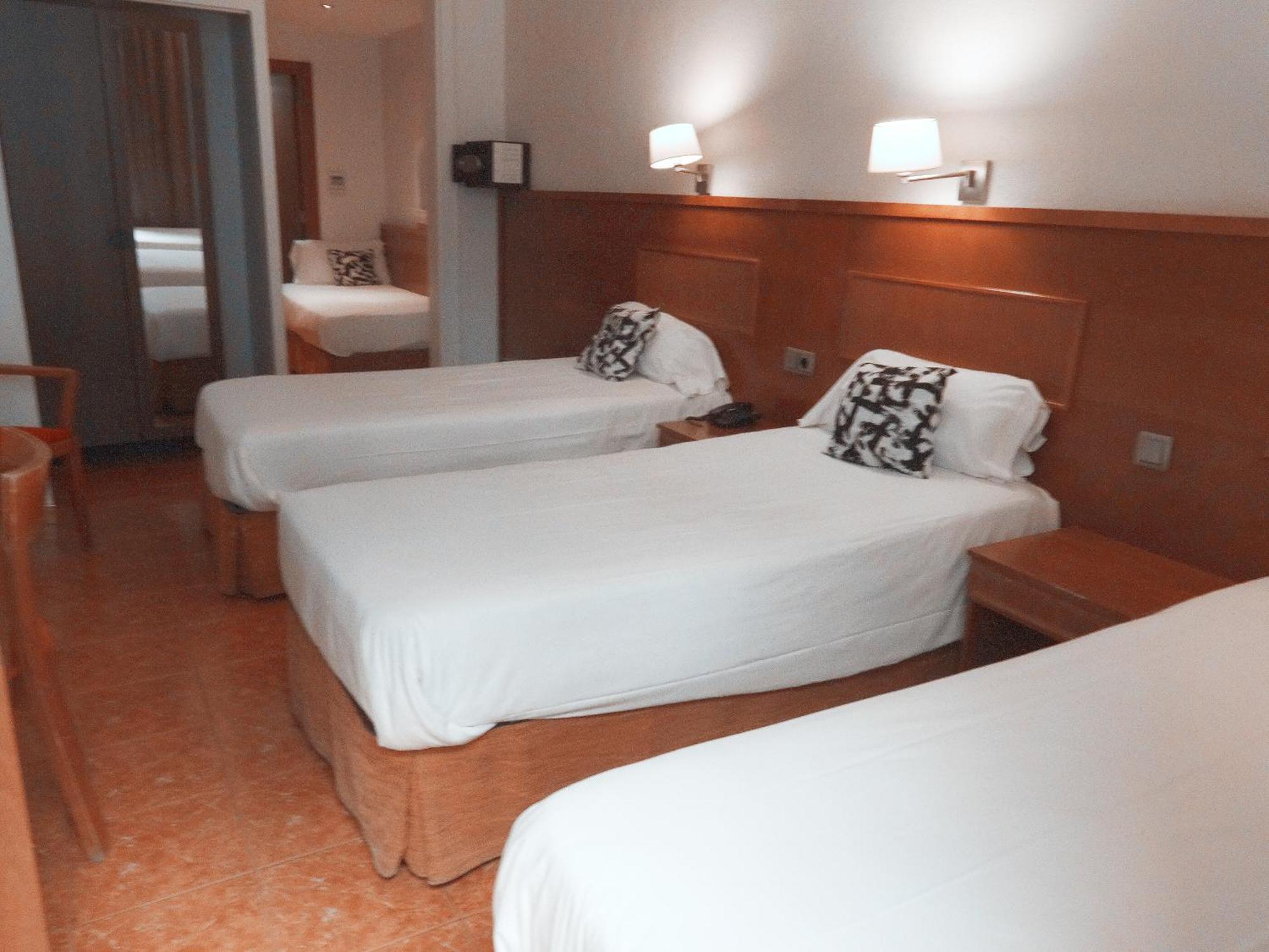 Classic Quadruple Room,1555038055:JPEG