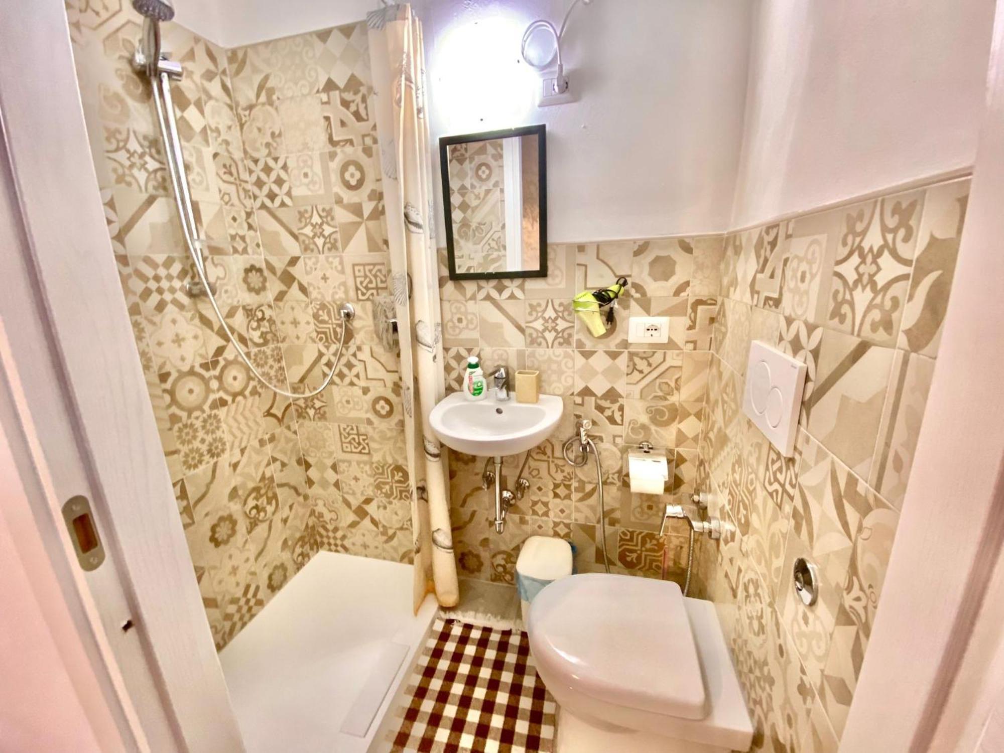 Single Room with Private Bathroom,1611244206:JPEG