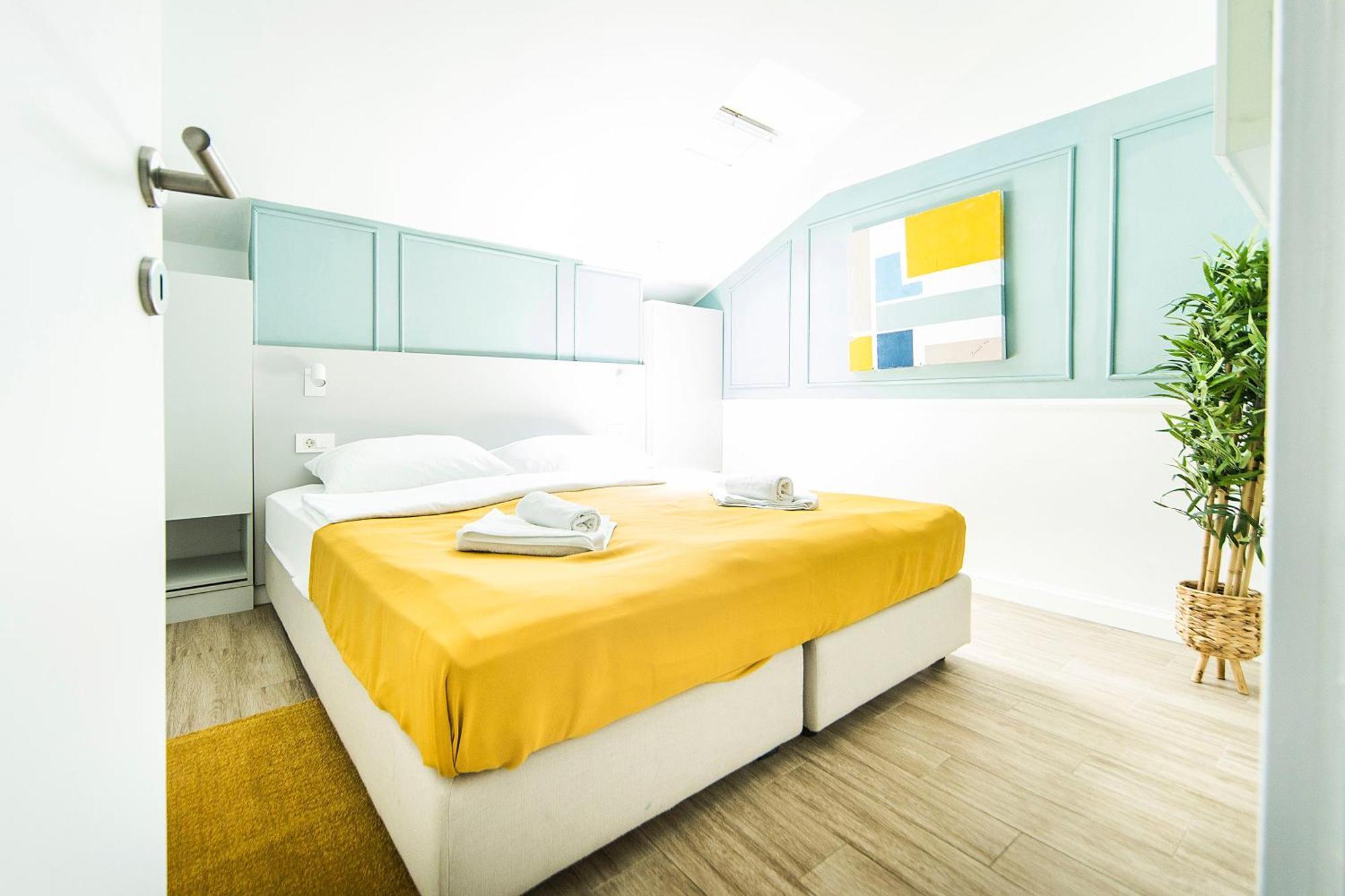 Vierbettzimmer mit Meerblick und Balkon