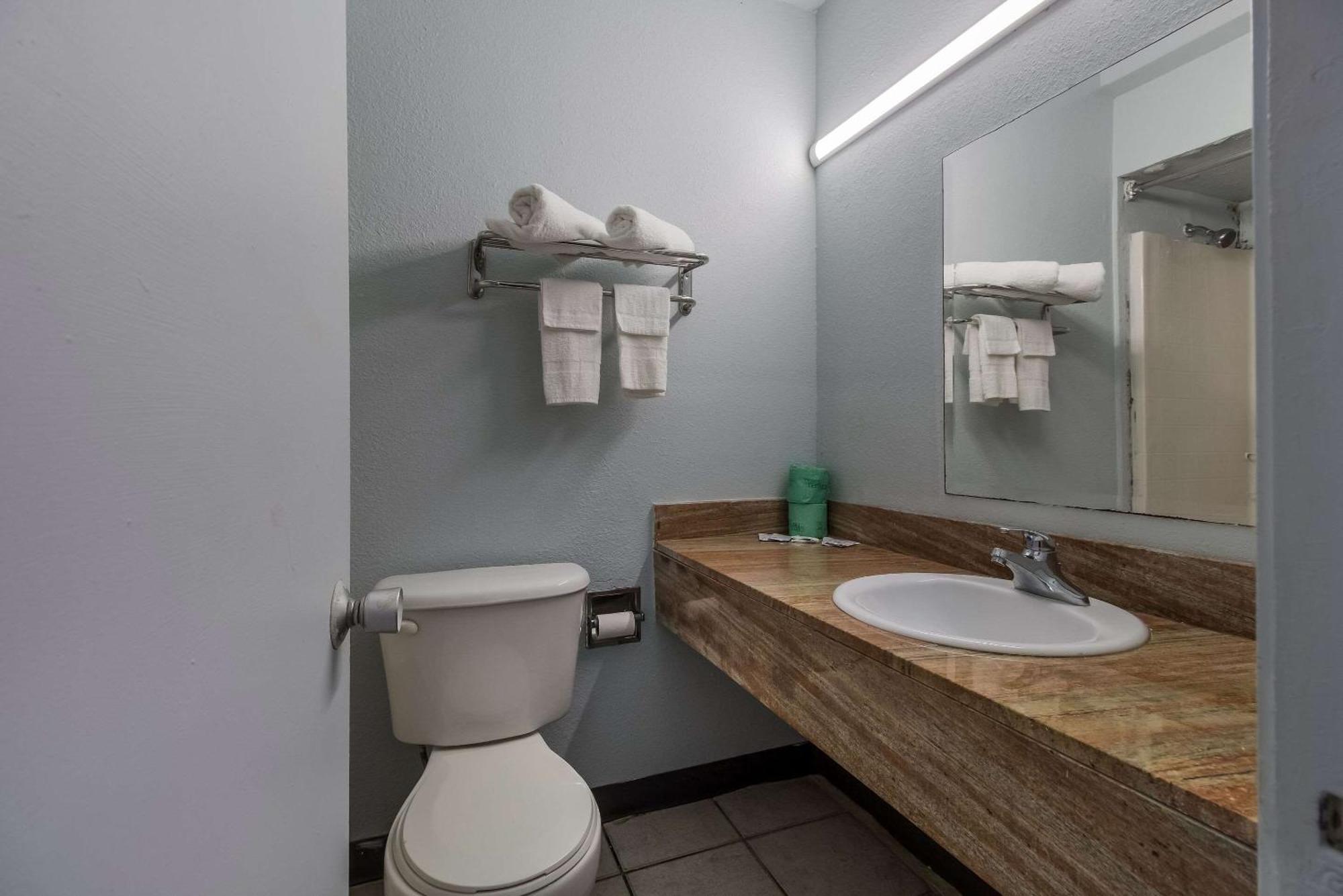 King Room - Disability Access/Non Smoking