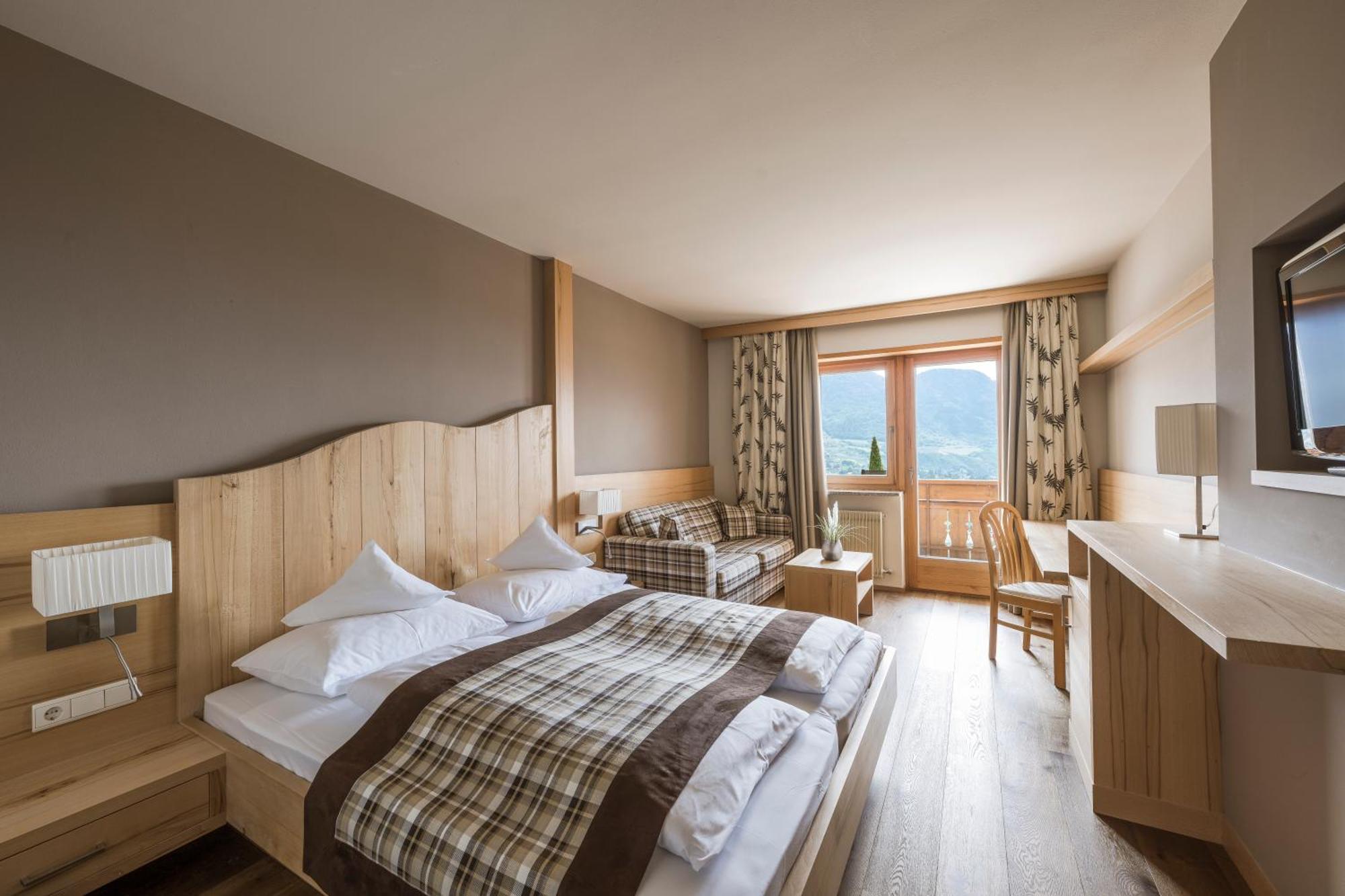 Economy Double Room with Balcony,1556195431:JPEG