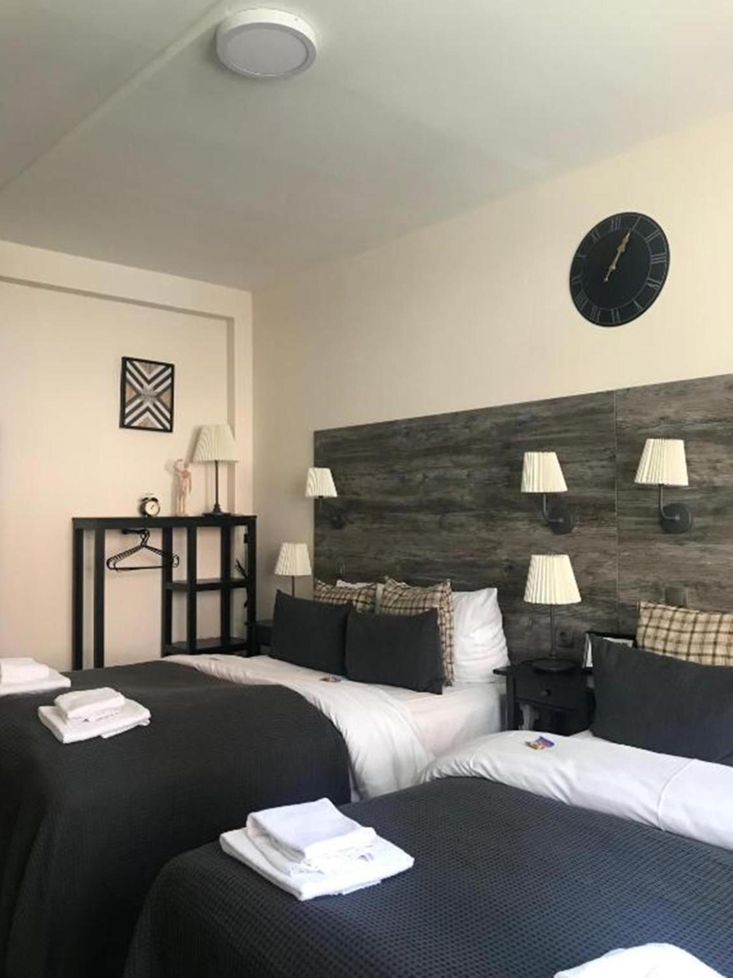 Vierpersoonskamer met Gedeelde Badkamer
