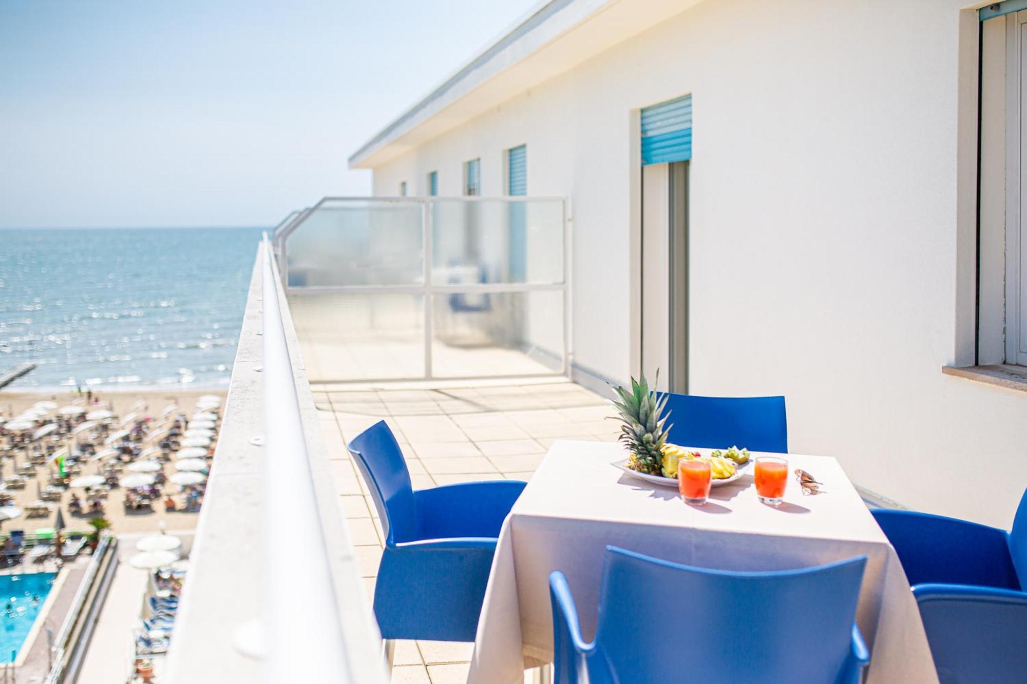 Suite con Terrazza e Vista Mare Parziale