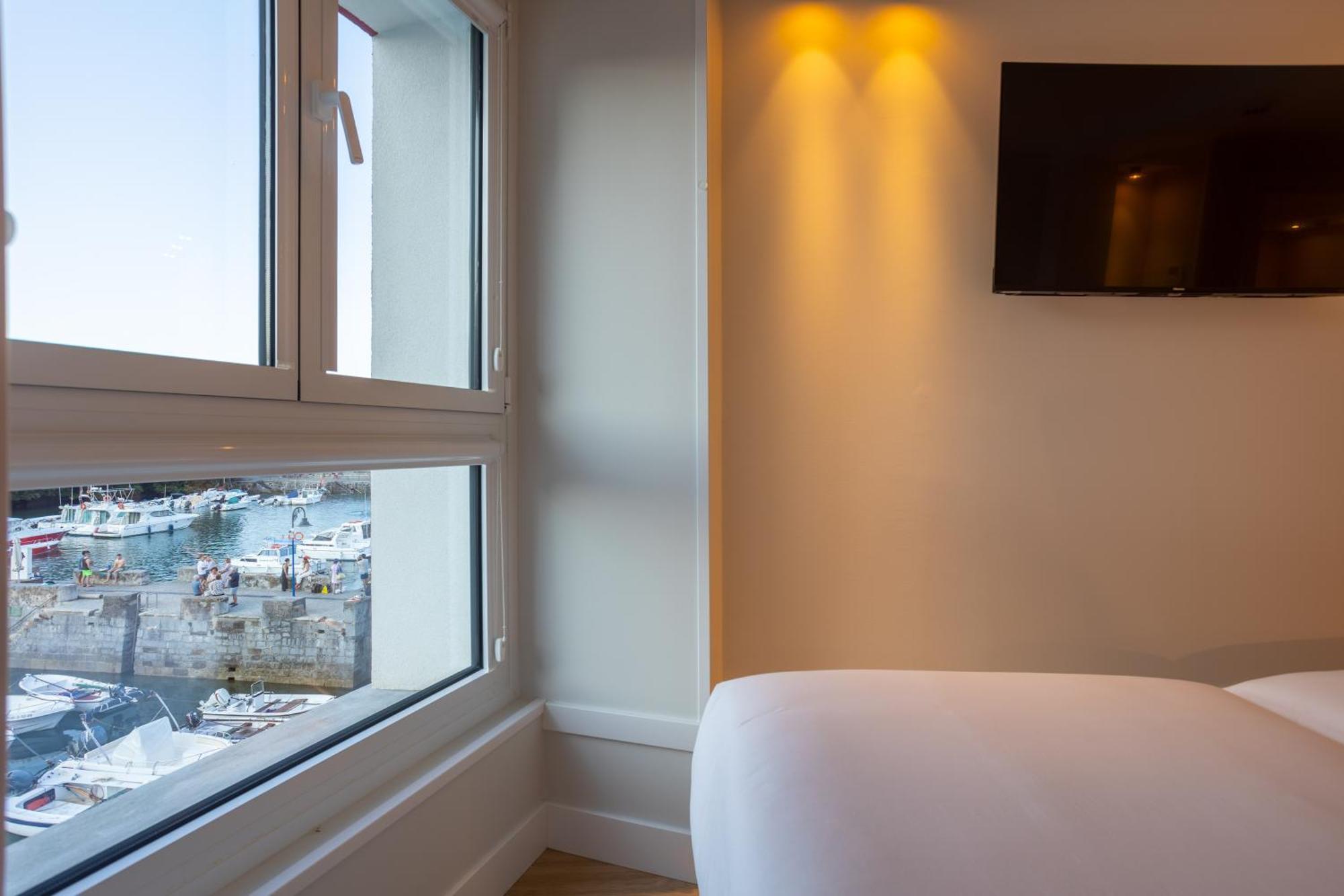 Apartamento de 2 dormitorios con balcón y vistas al mar