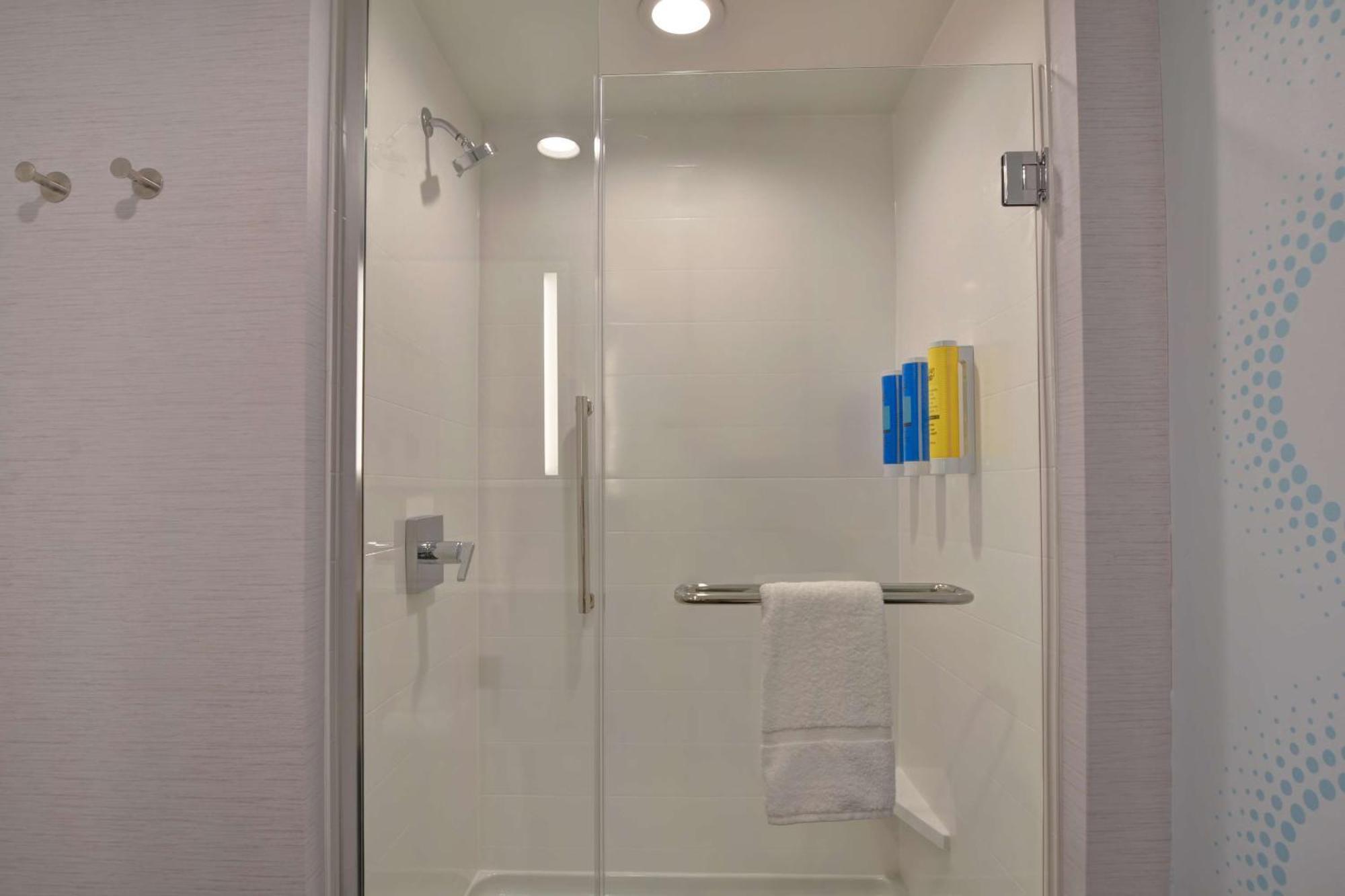 King Room,1557087868:JPEG