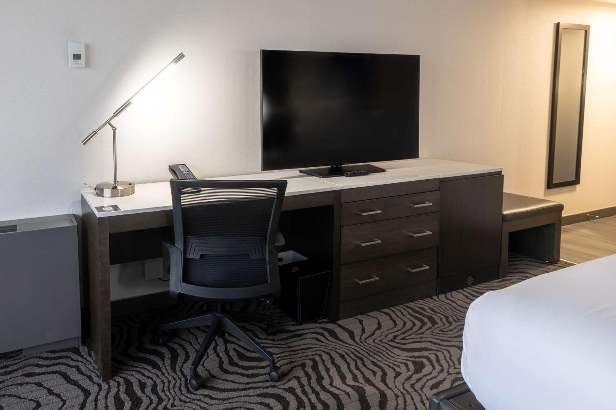 Zimmer mit Kingsize-Bett