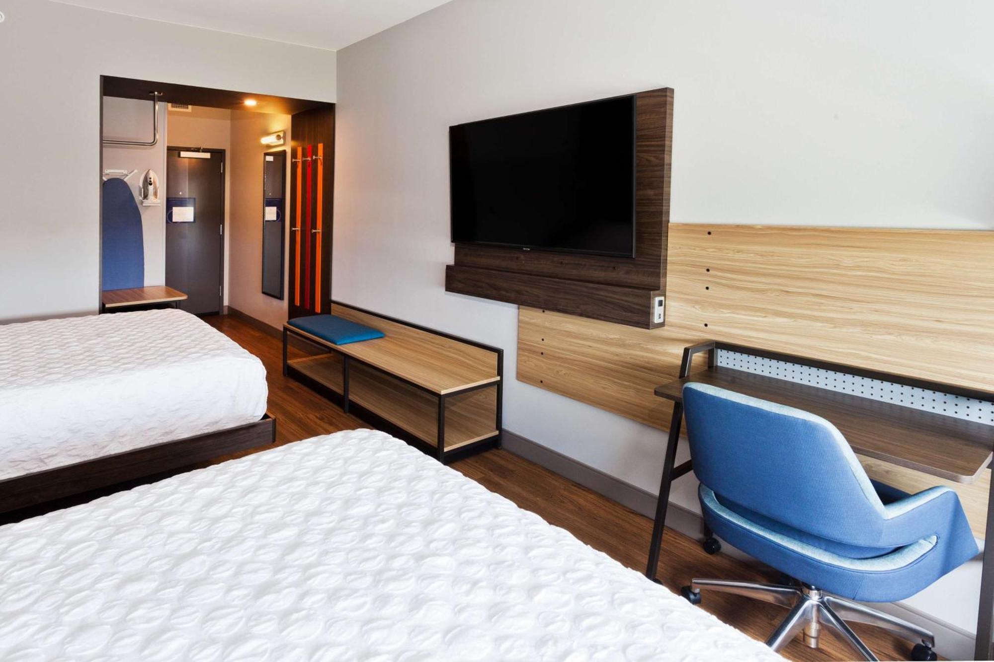 Queen Room with Two Queen Beds - Hearing Access