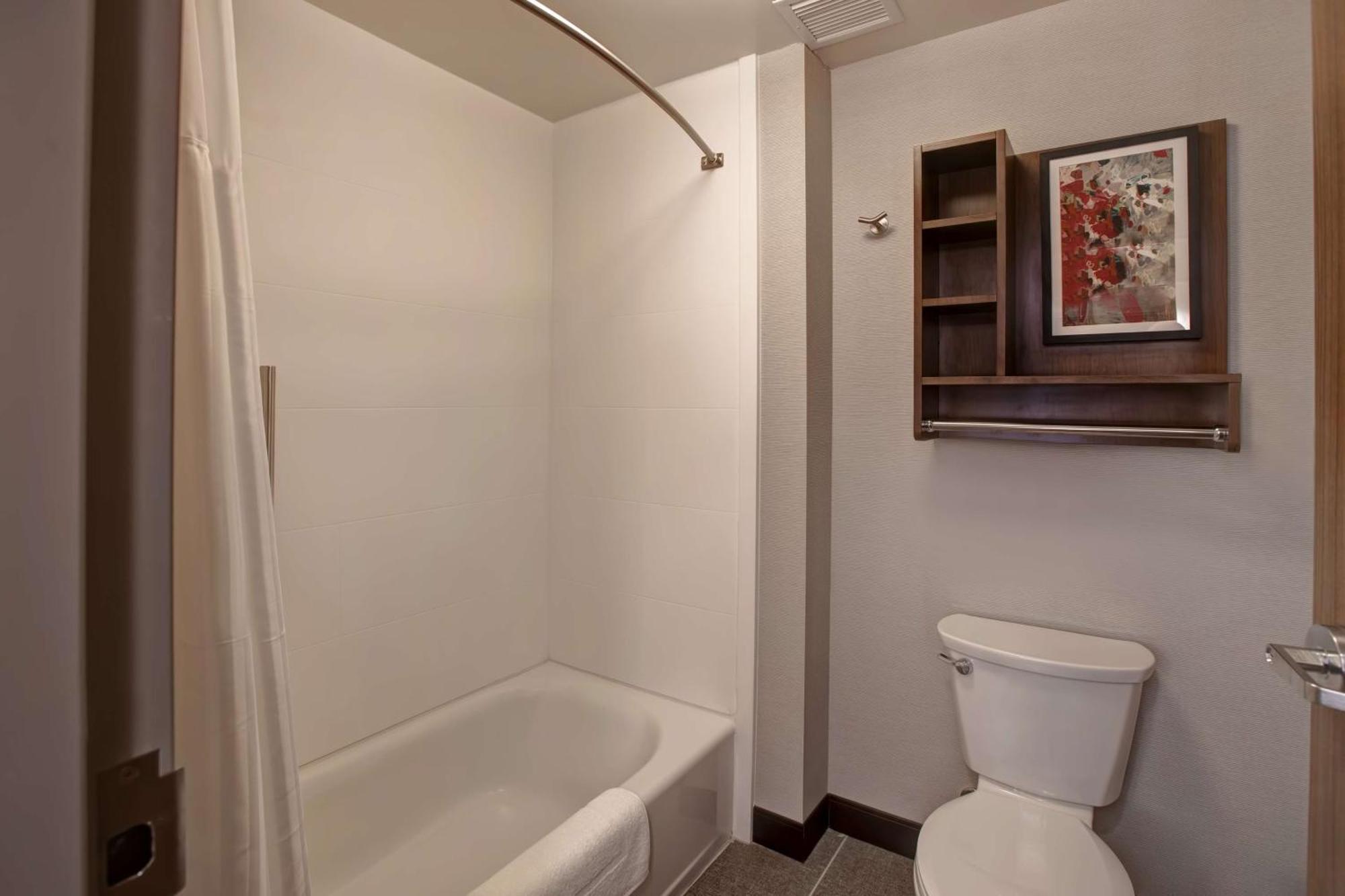 One-Bedroom Queen Suite with Two Queen Beds - Non-Smoking