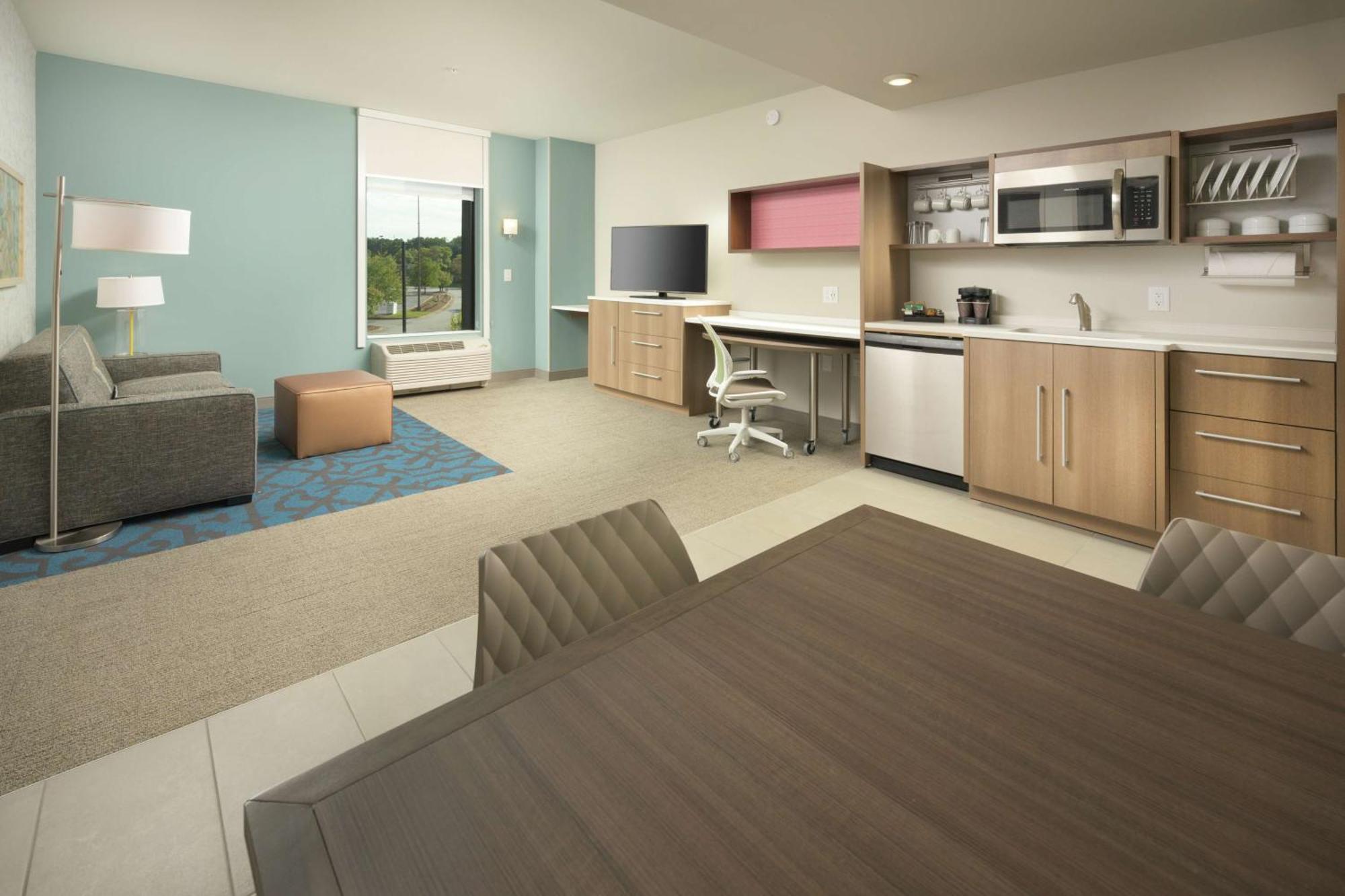 One-Bedroom King Suite - Non-Smoking,1557103432:JPEG