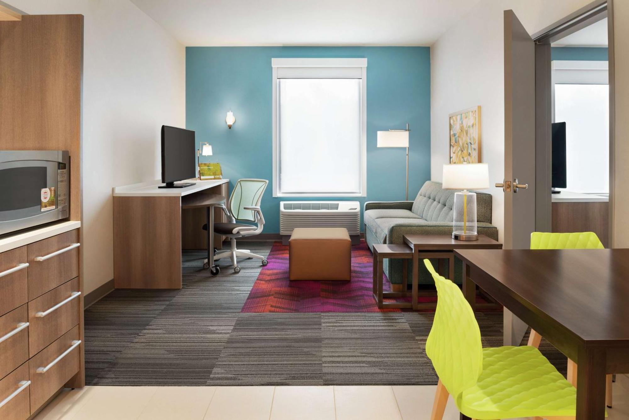 Queen Suite - Hearing Access/Non-Smoking