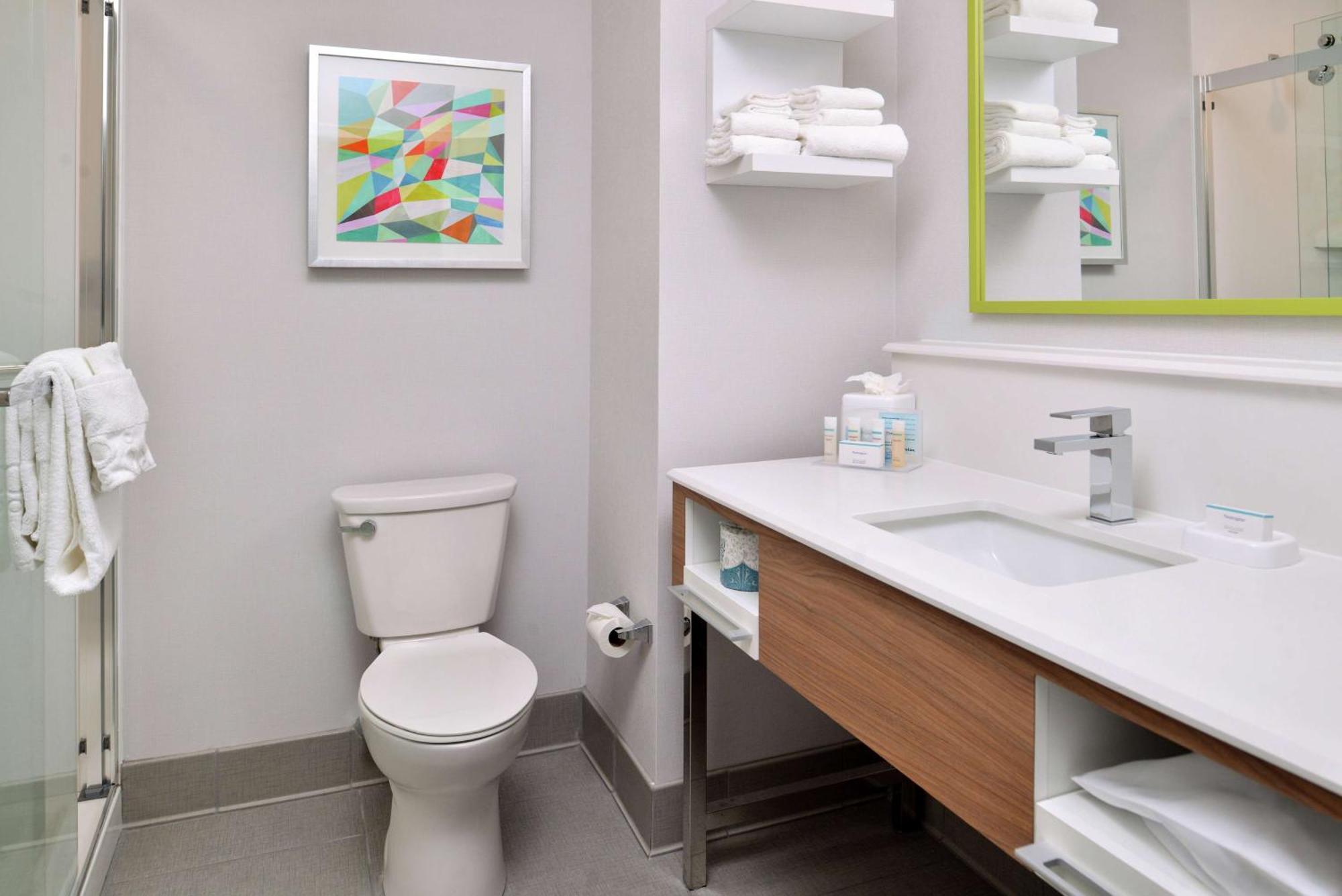 Zimmer mit 2 Queensize-Betten und Stadtblick