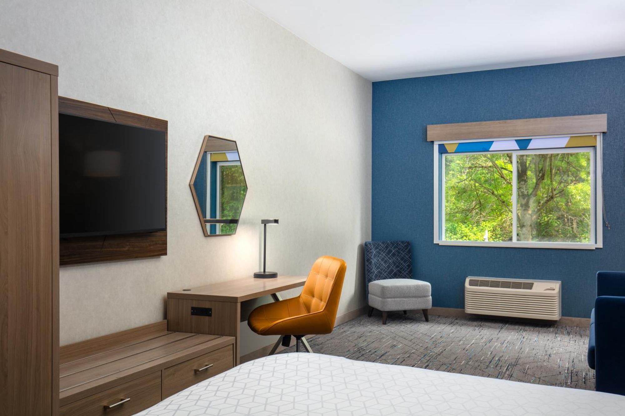 King Suite with Mobility Accessible Tub - Non-Smoking