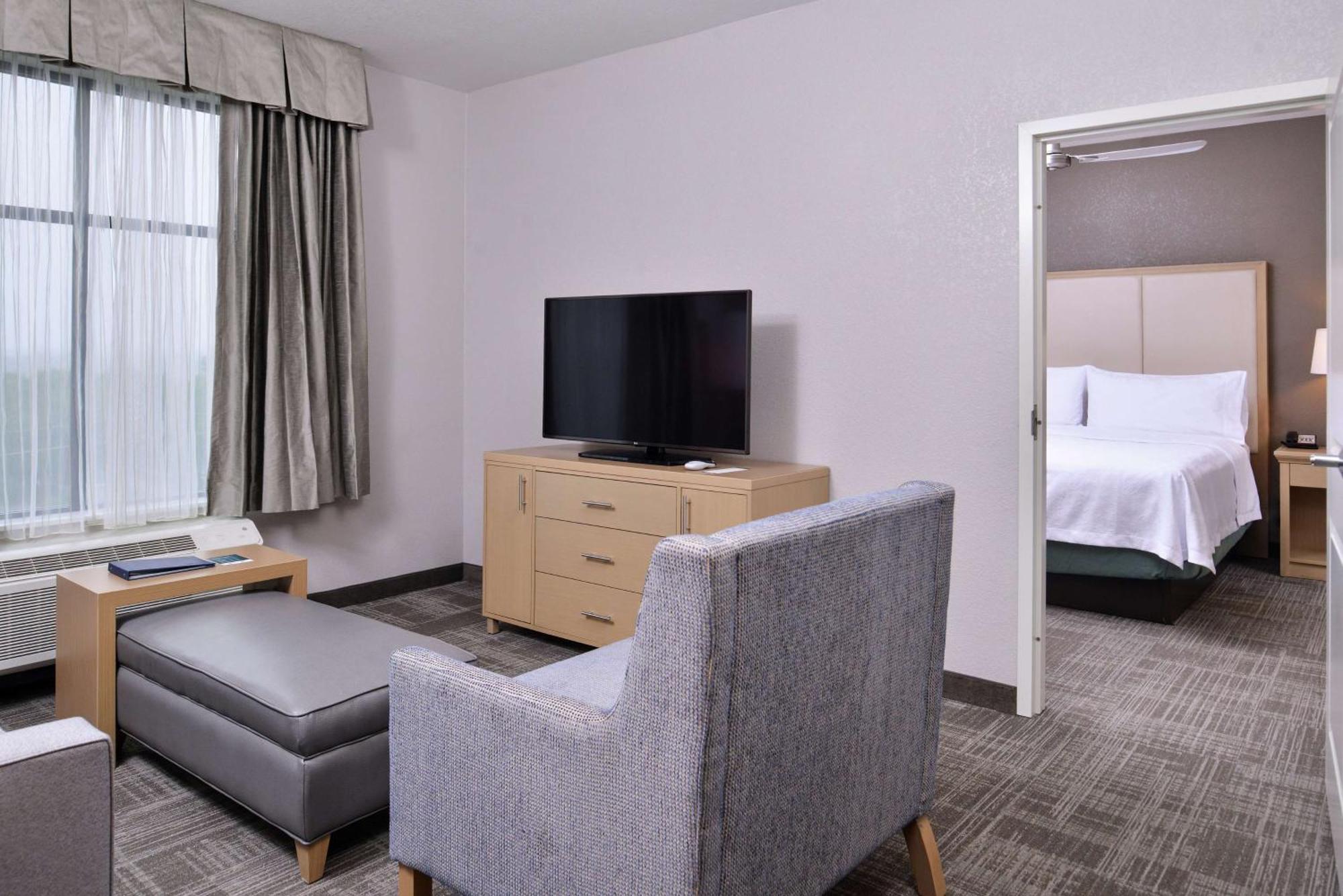 One-Bedroom King Suite - Non-Smoking