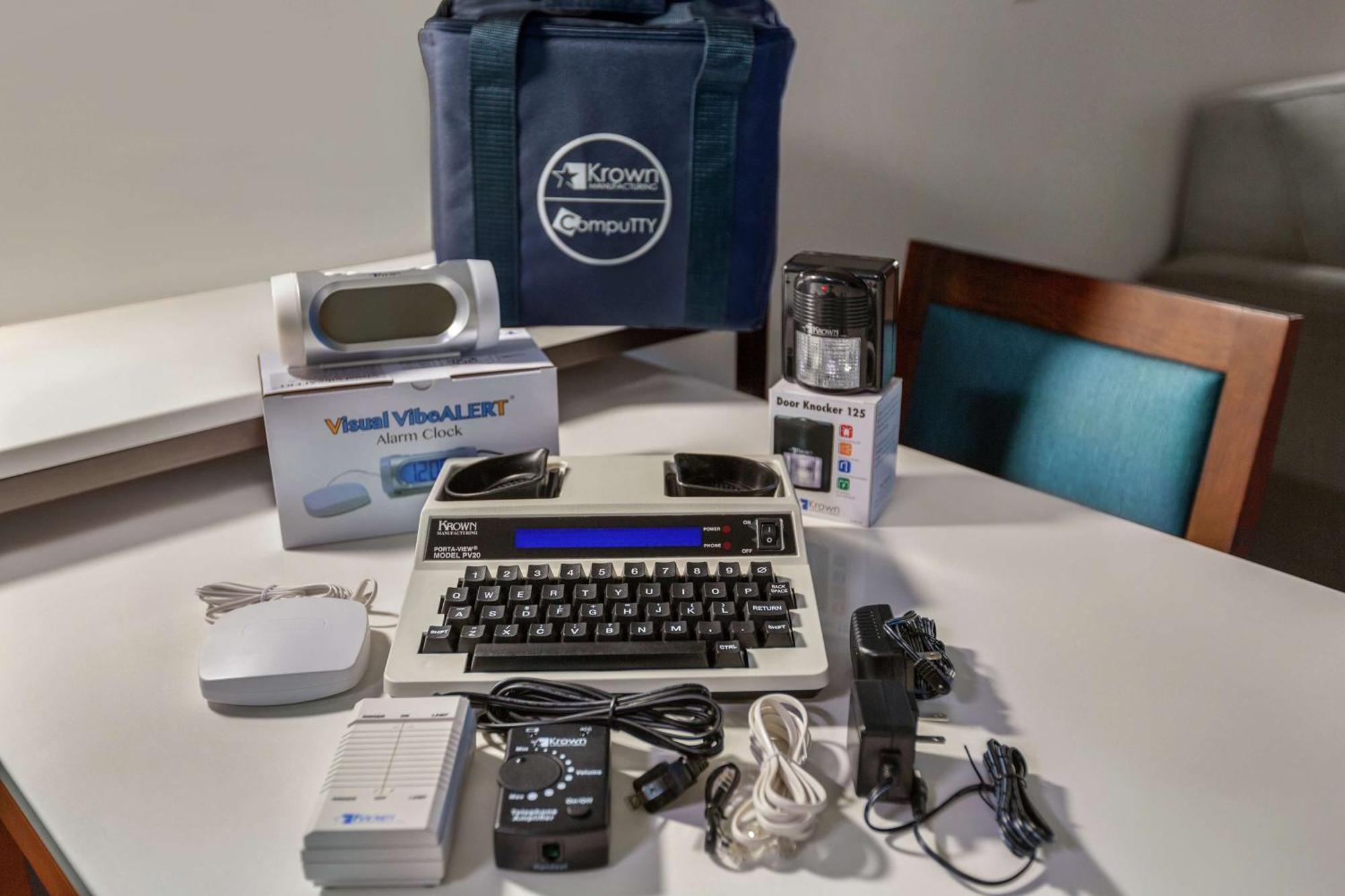 Two Room Corner Suite with Bay View - Hearing Accessible,1557387016:JPEG