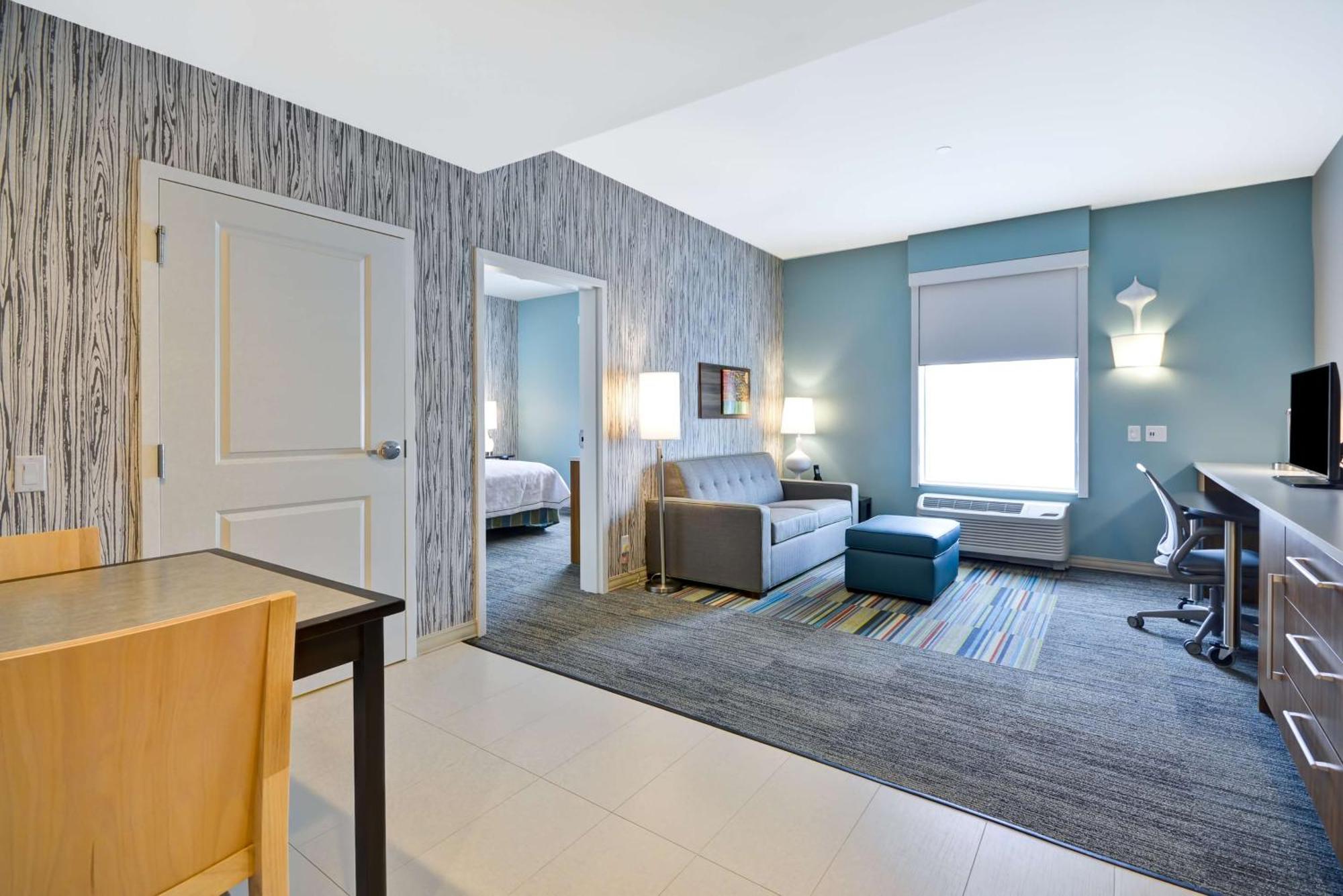 One-Bedroom Queen Suite - Non-Smoking