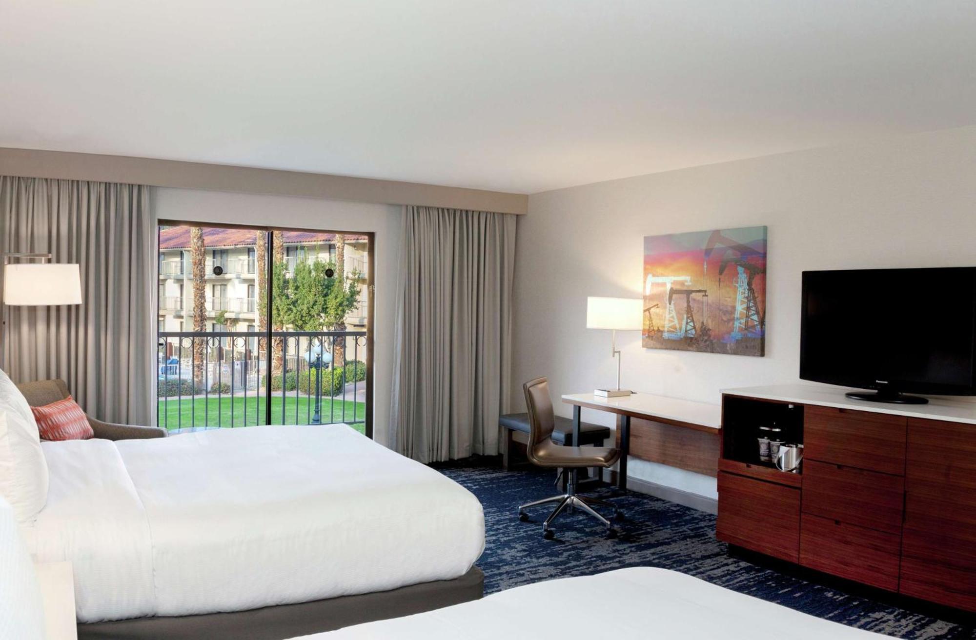 Non-Smoking King Room with Pool View