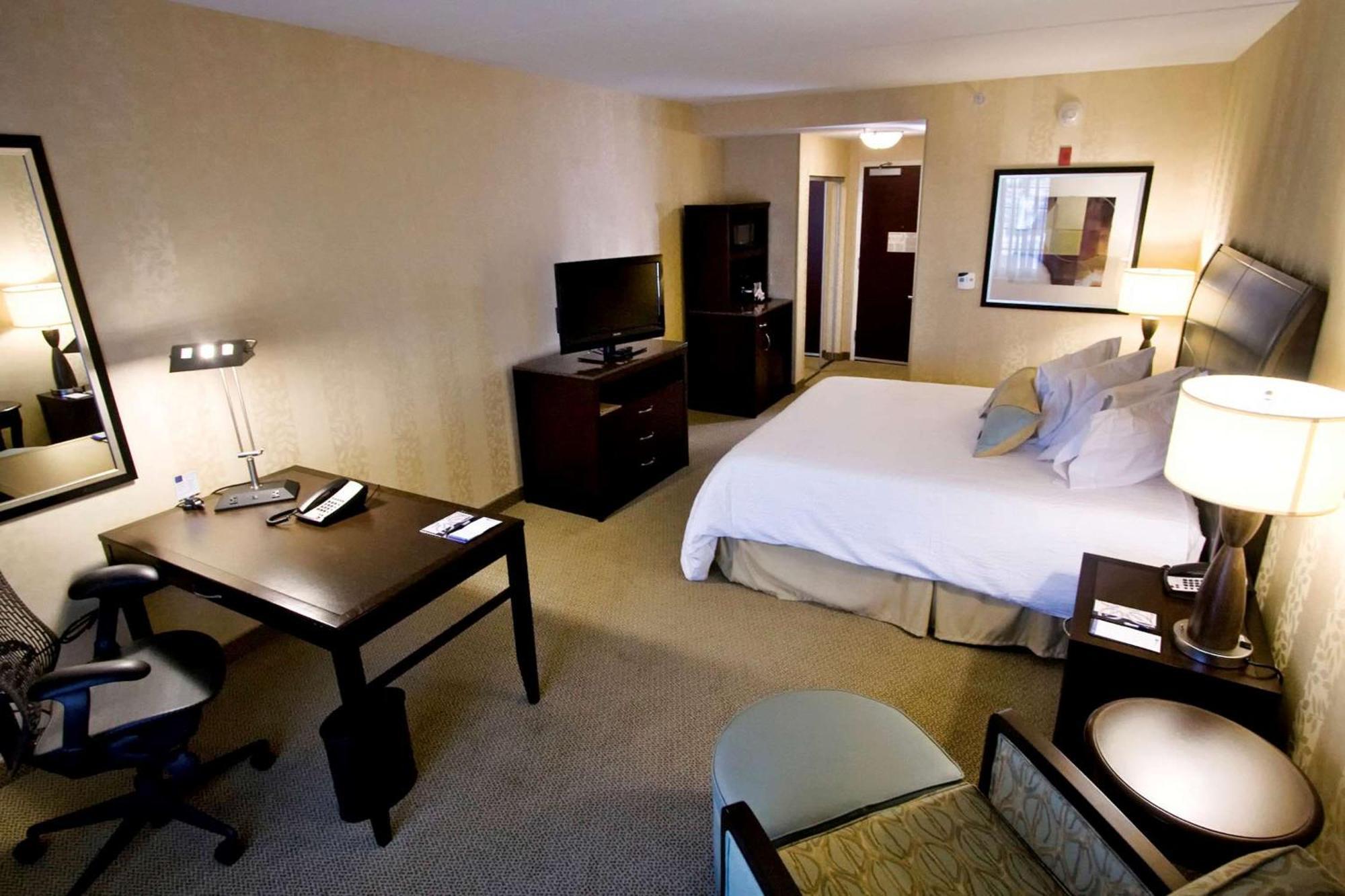King Room with Bath Tub - Mobility Access