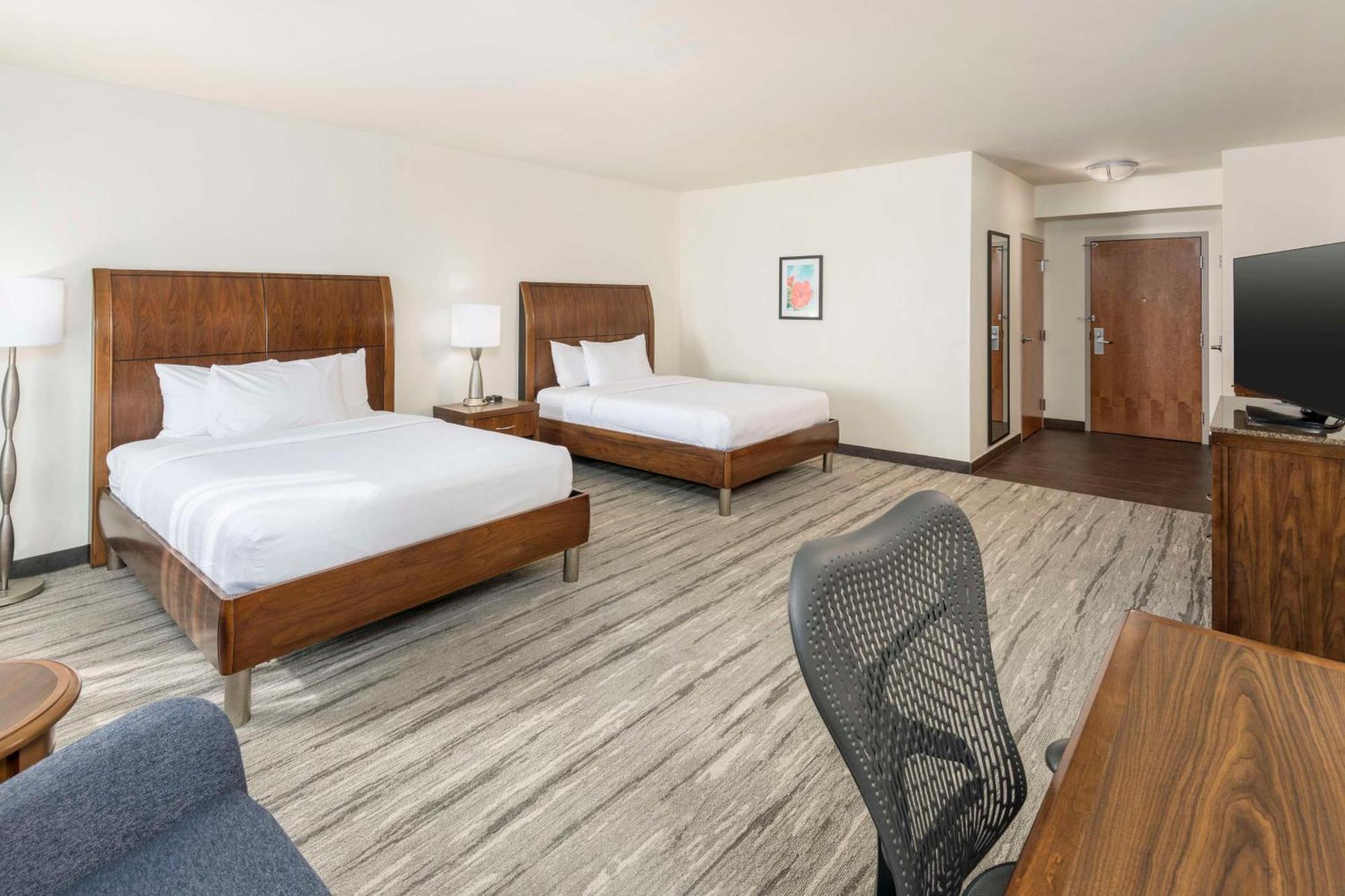 Queen Room with Two Queen Beds and Roll-In Shower - Mobility Access
