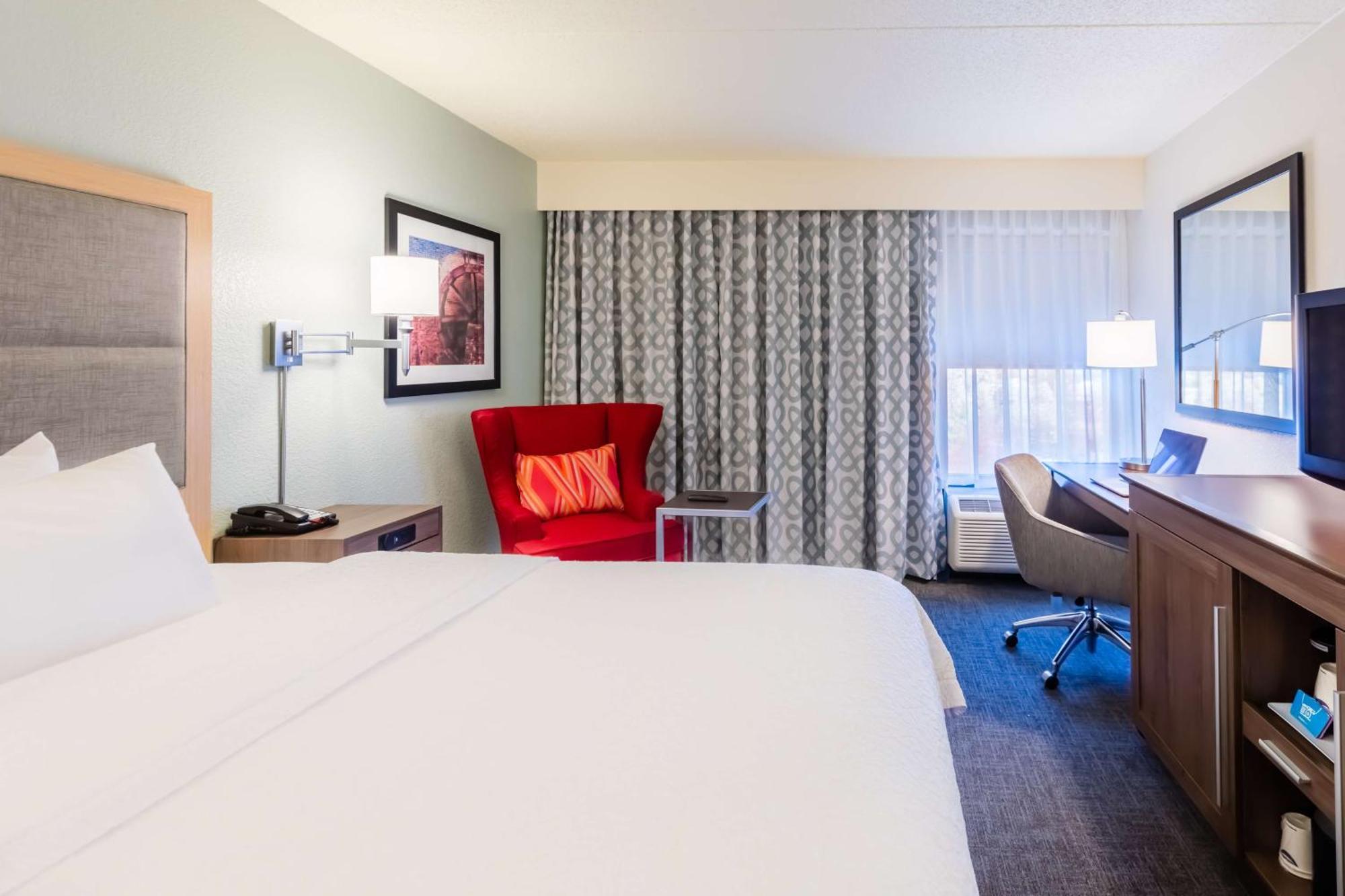 King Room with King Bed - Non-Smoking