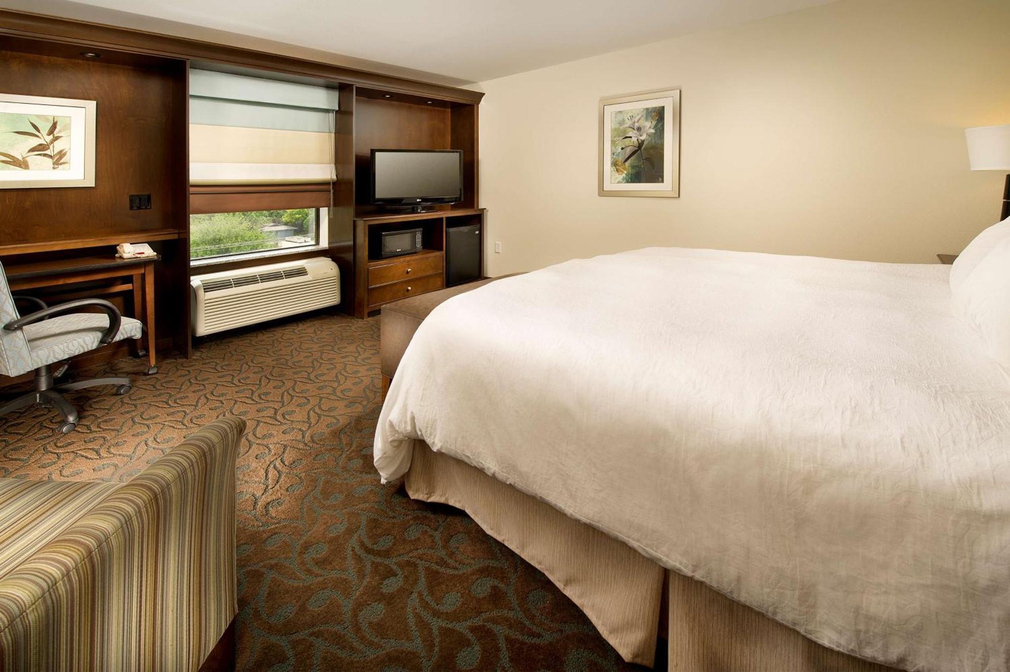 King Room with Accessible Tub - Mobility and Hearing Access/Non-Smoking