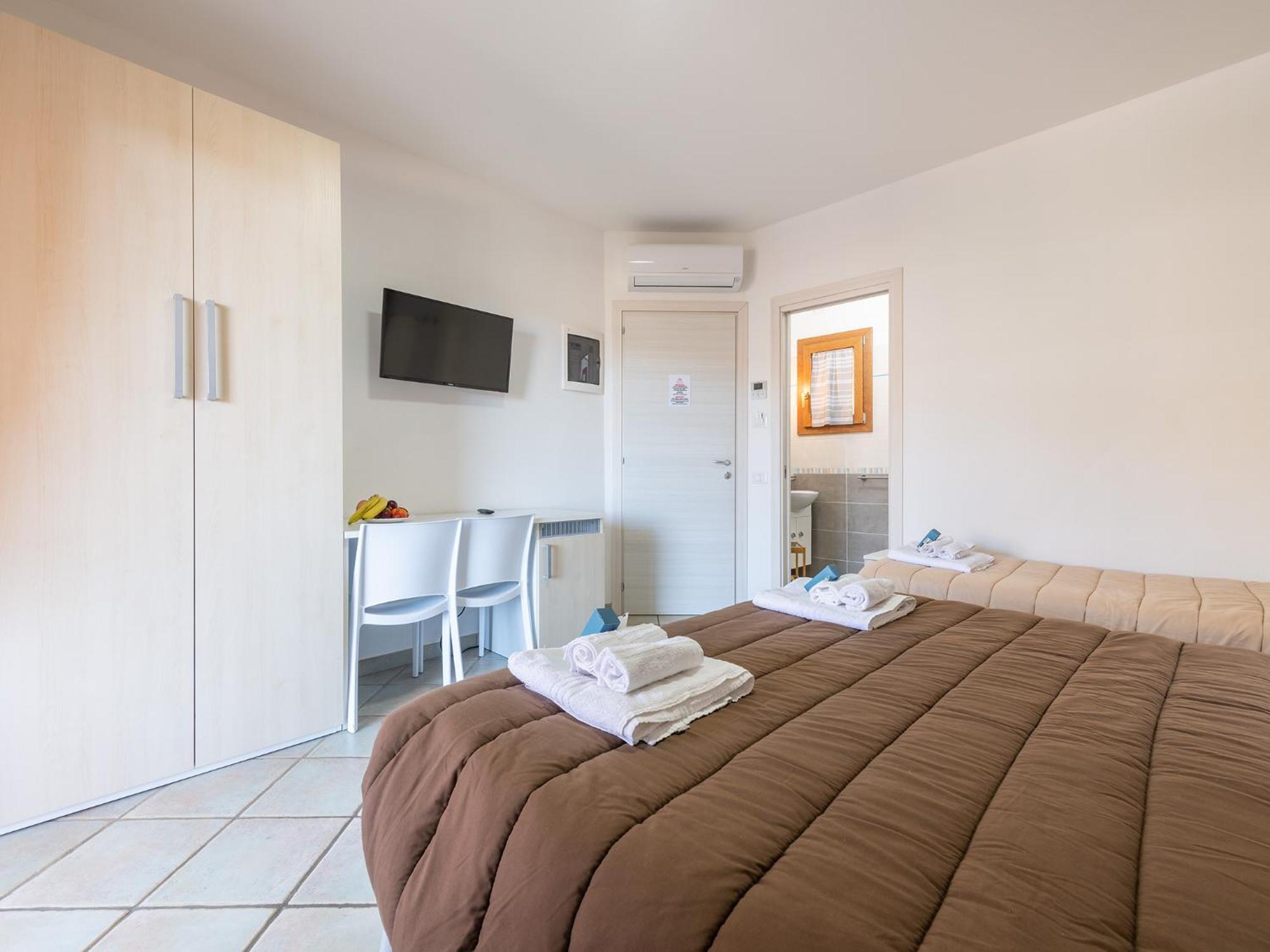 Deluxe Double Room with Extra Bed and Balcony