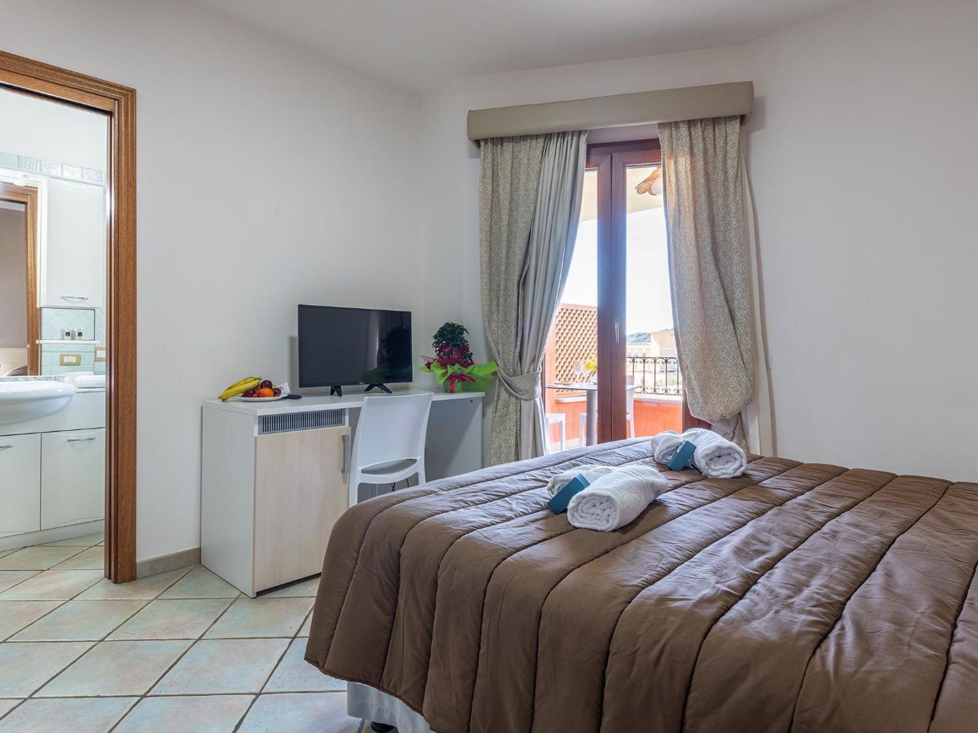 Doppelzimmer mit Balkon und Meerblick