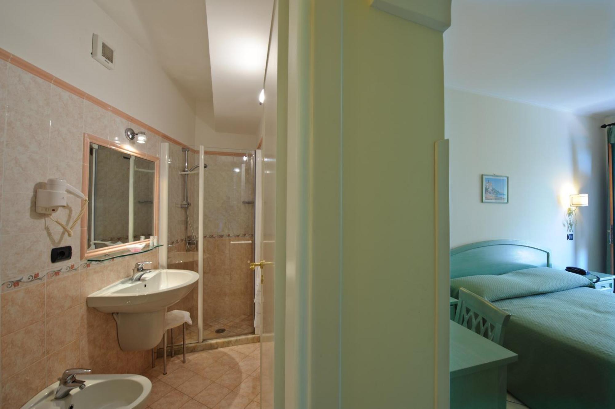 Standard Double Room,1226195891:JPEG