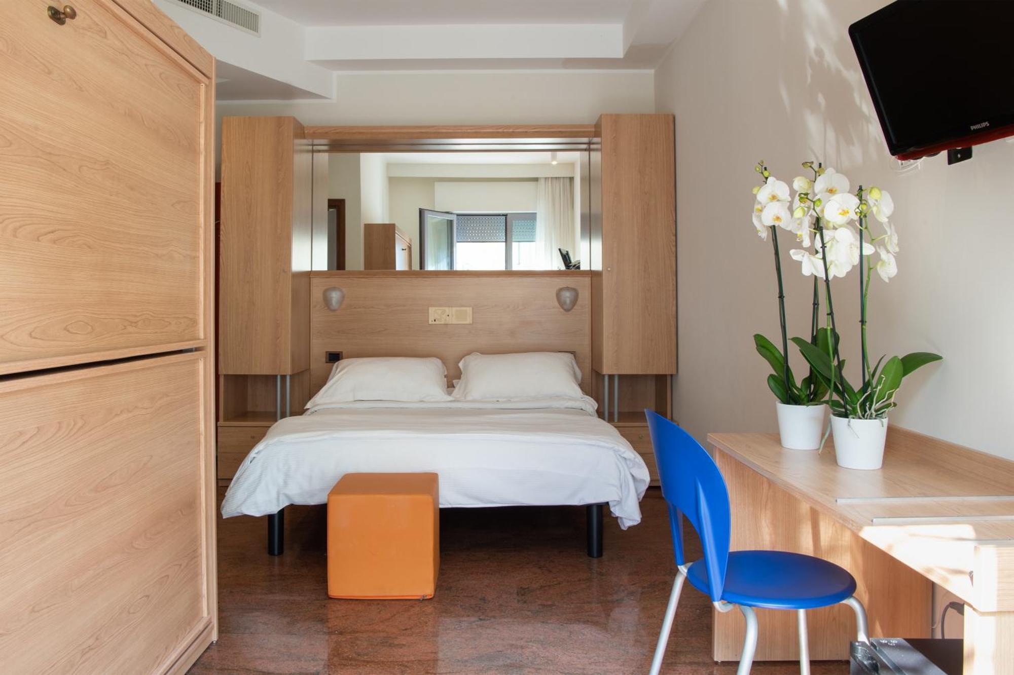 Double Room with Balcony,411542955:JPEG