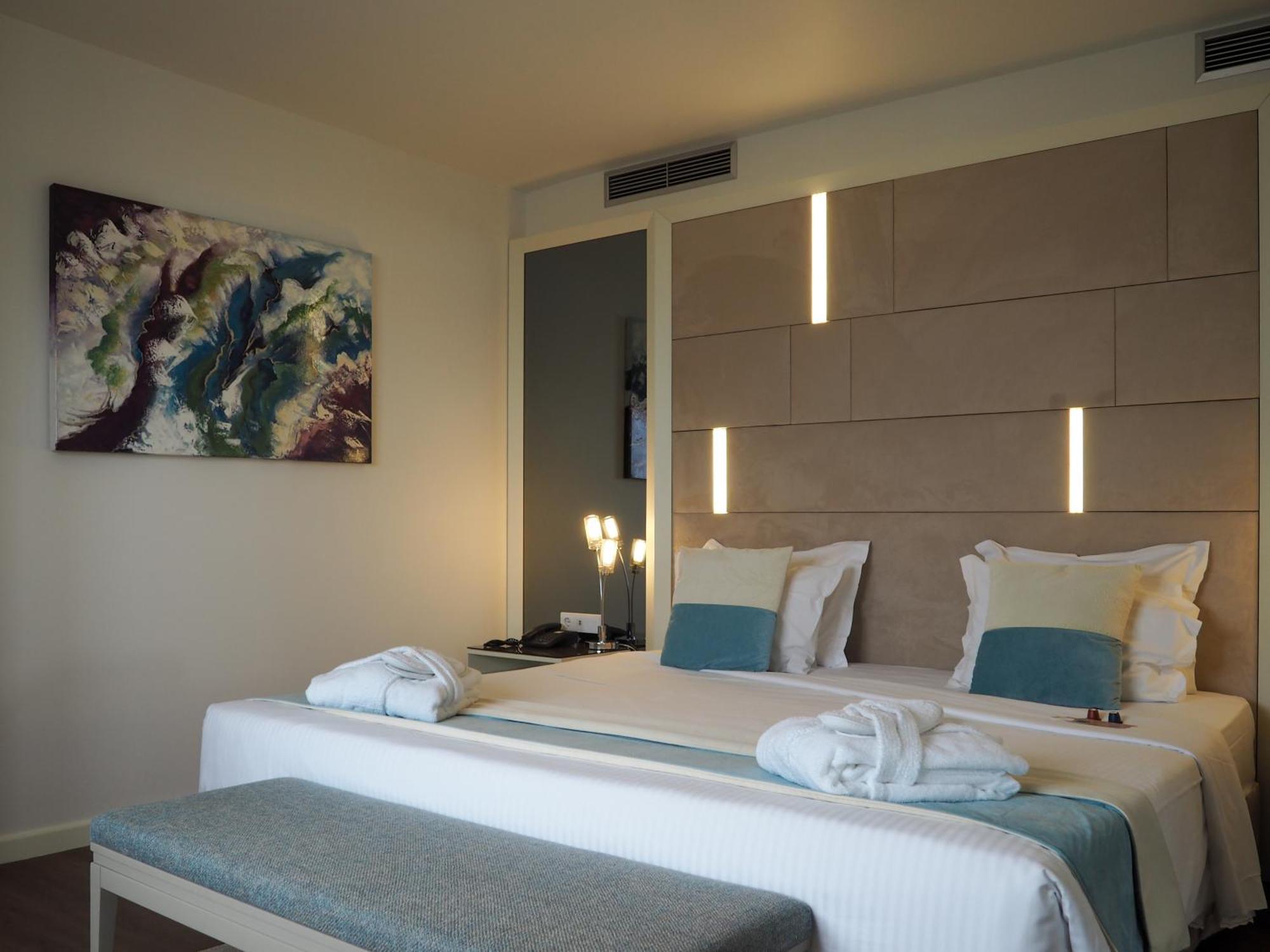 Deluxe Suite with Sea View,1559631994:JPEG