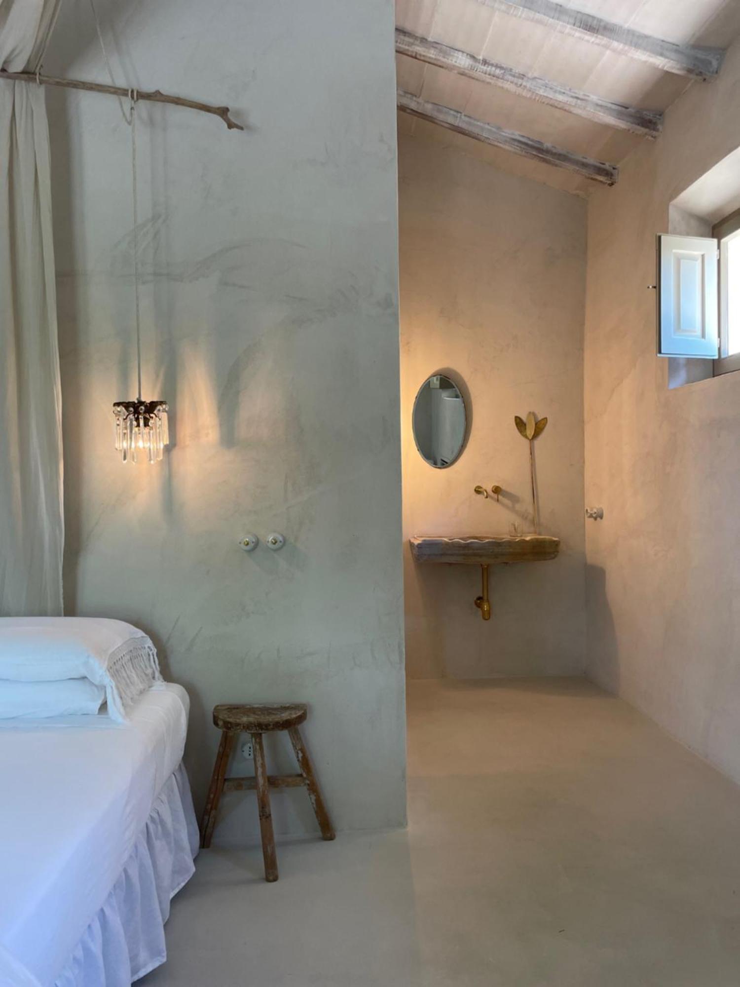 Double Room,1758345661:JPEG