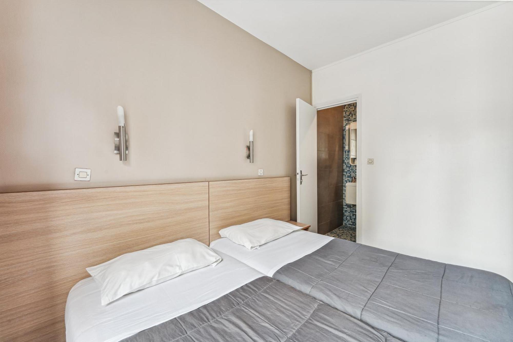 Chambre Lits Jumeaux avec Salle de Bains Privative