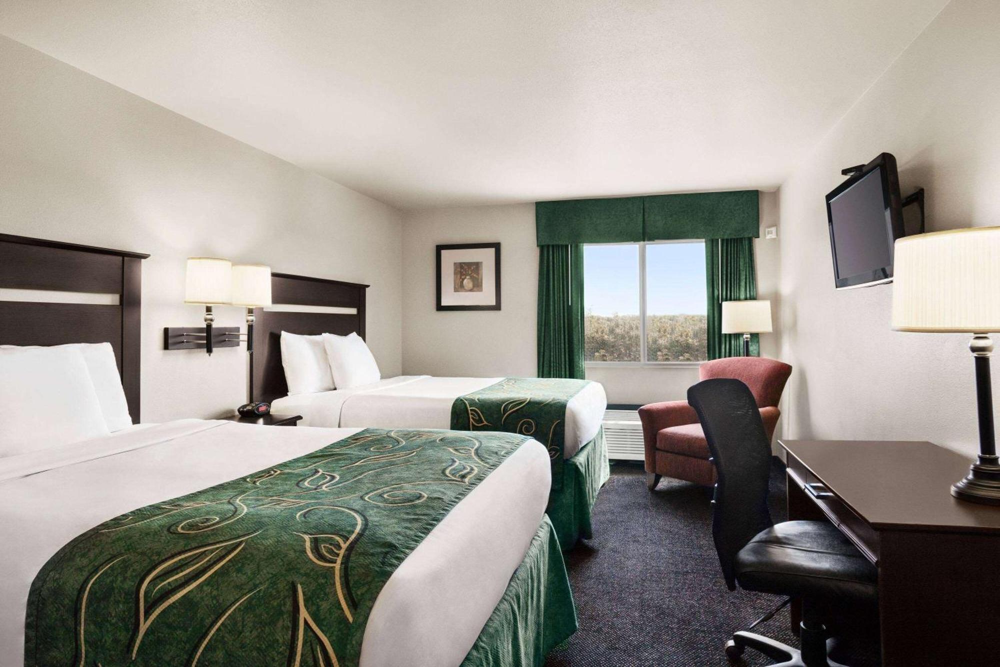 Deluxe Double Room - Mobility Access/Non-Smoking