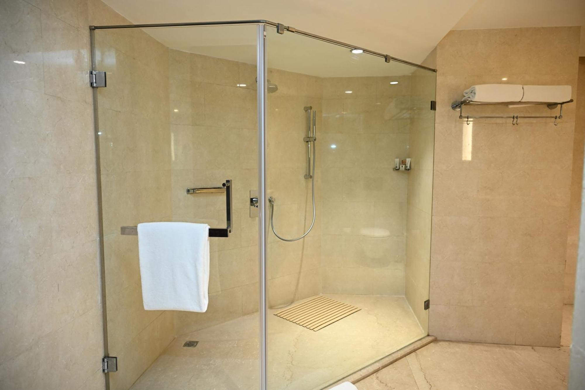 Business Suite - 10% Korting op Eten en Frisdrank, Wasservice en Spa