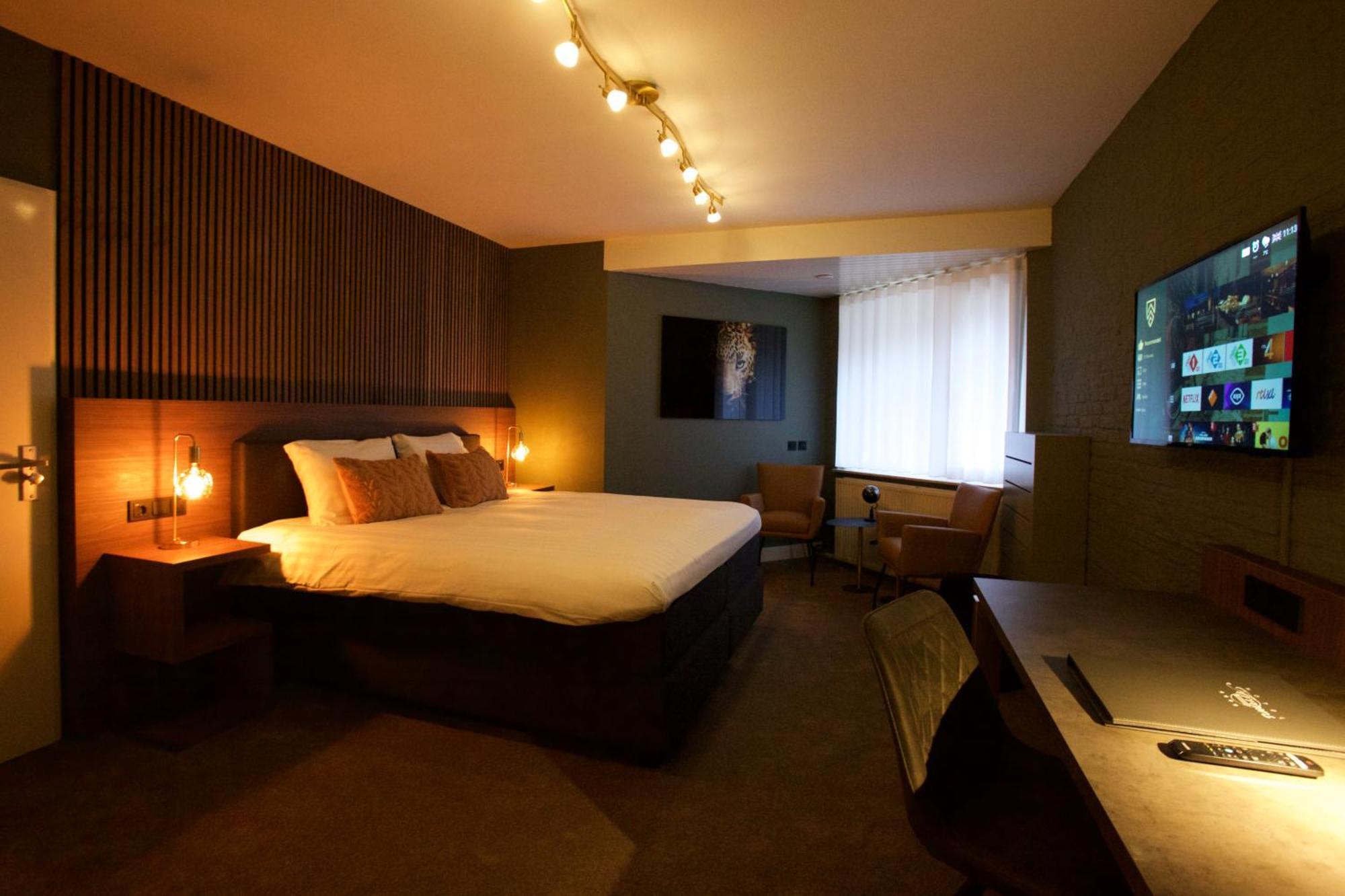 Two-Bedroom Suite,1567033868:JPEG