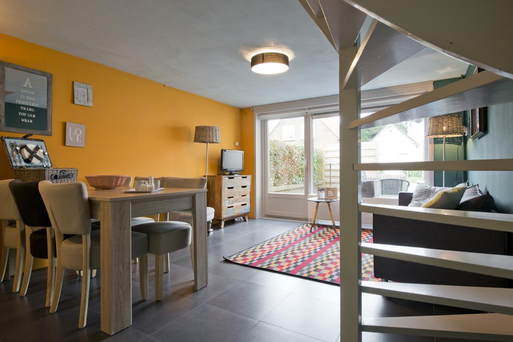 Family Room with 2 Bedroom,205268314:JPEG