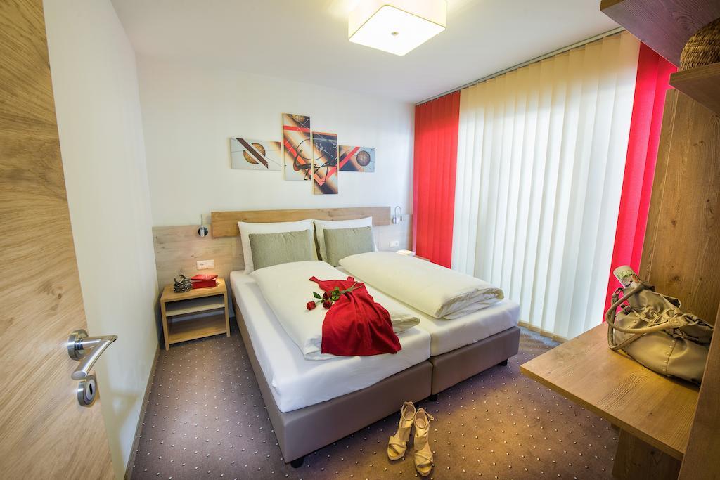 Doppel- oder Zweibettzimmer